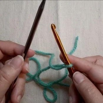 crochet-cast-on-st1-2 (1).jpg