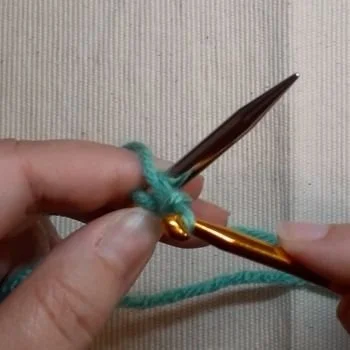 crochet-cast-on-st5-2 (1).jpg