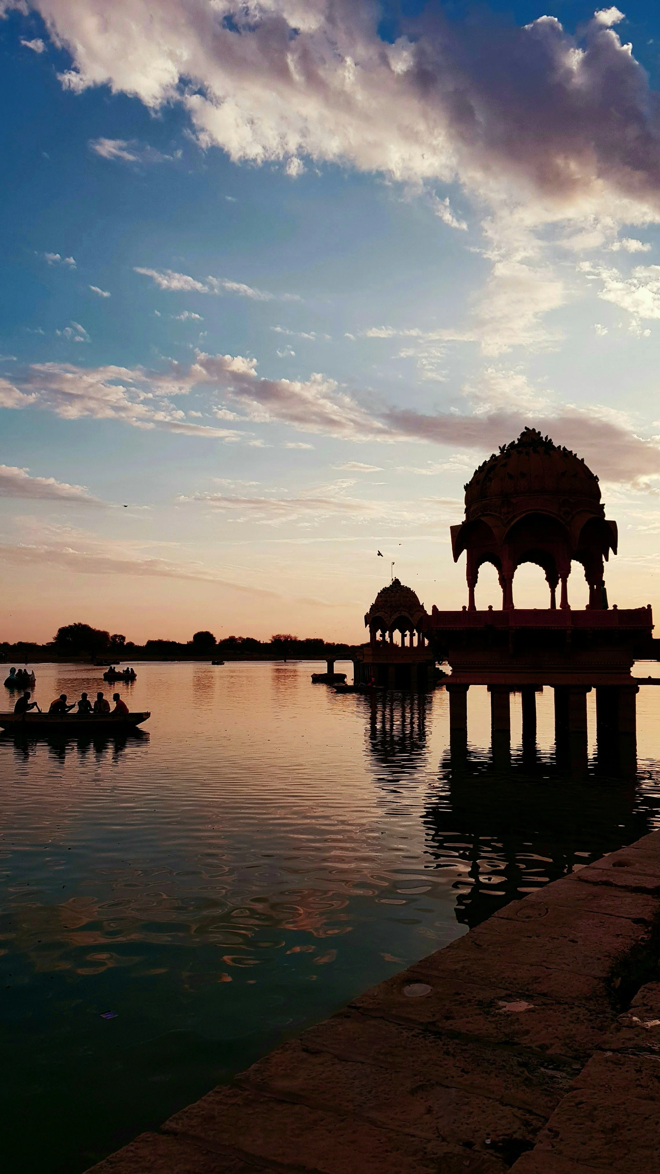 Jaisalmer_Gadisar Lake.jpg
