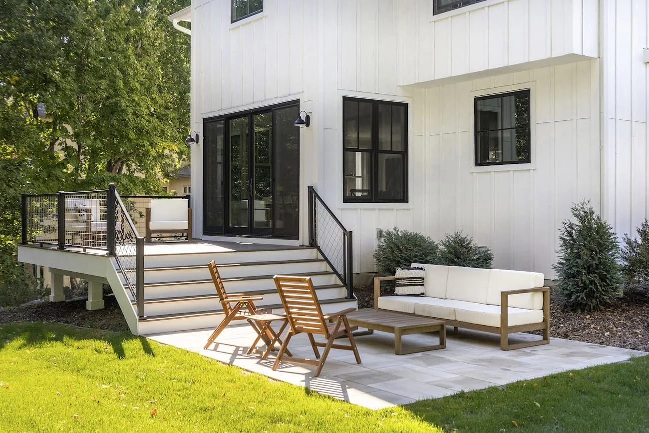 Contemporary Trex Deck with Signature Mesh Railing | Excelsior, MN