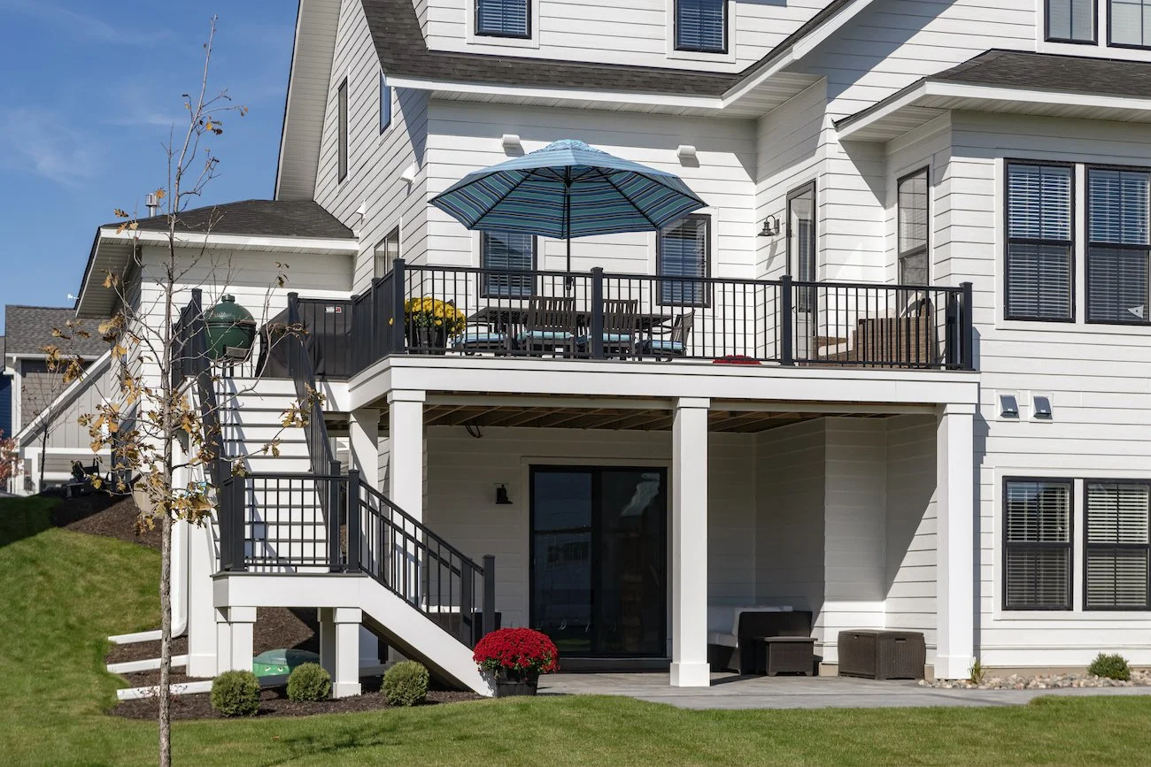 Trex Deck with Dry Underdeck System &amp; Aluminum Railings | Plymouth, MN
