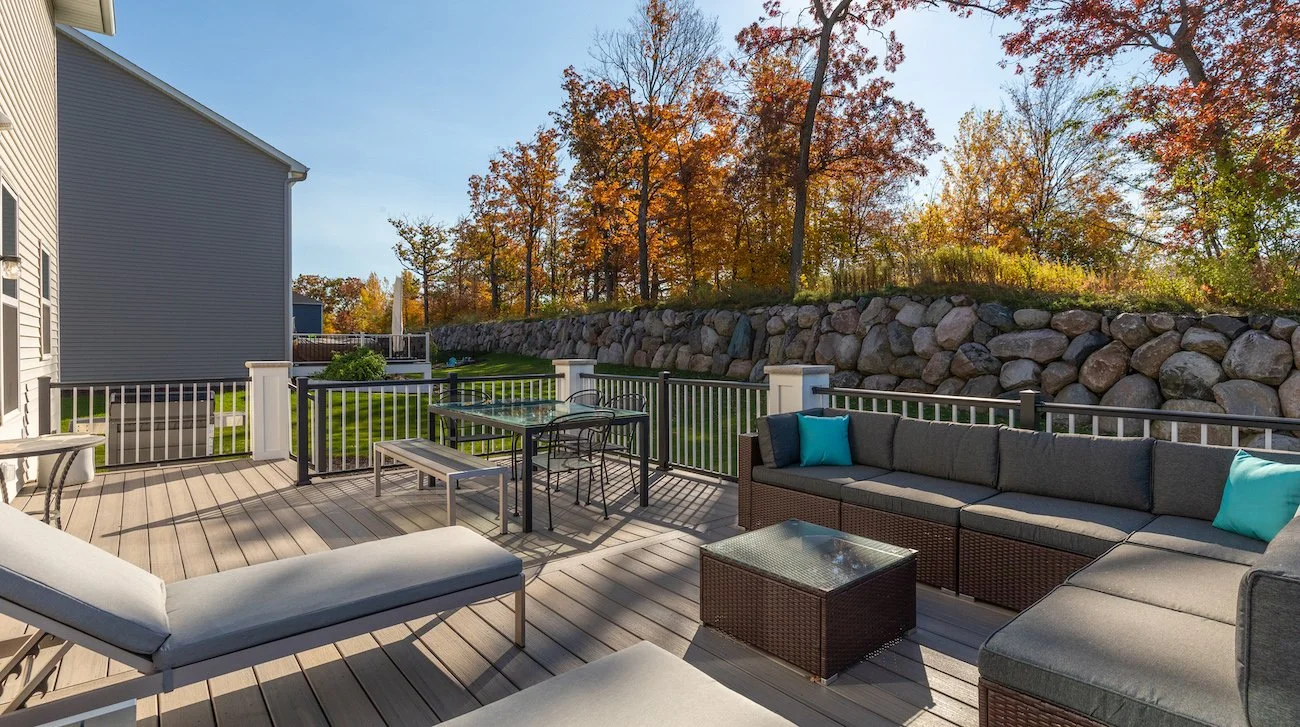 Trex Deck with Limestone-Capped PVC Posts &amp; Aluminum Railings | Plymouth, MN