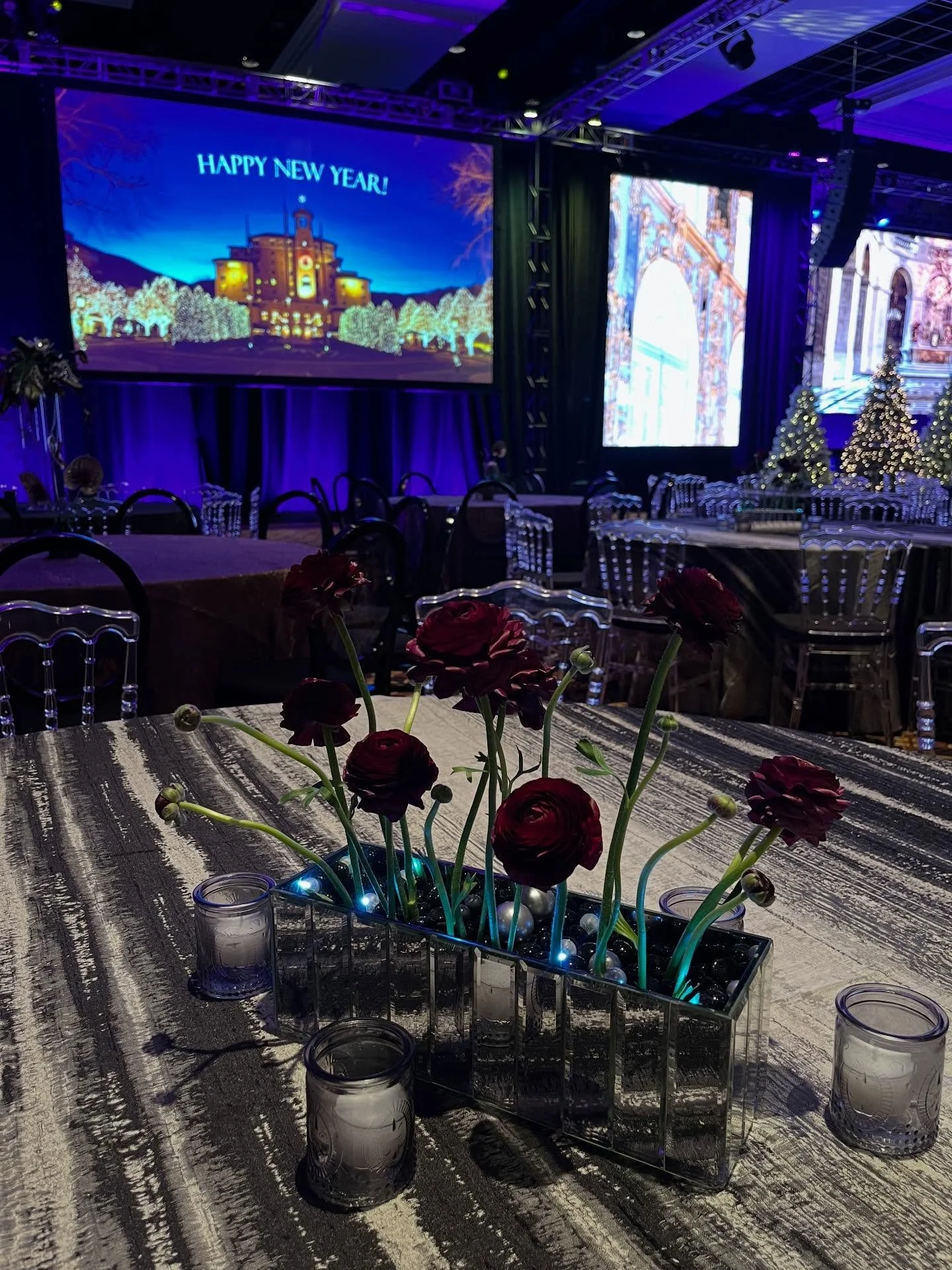 🥂✨ Happy New Year to everyone! Hope you had a fun &amp; safe holiday. 

The New Year&rsquo;s Eve Gala was bold. Pops of purple, painted anthuriums, dramatic lighting, &amp; sparkles everywhere! 🥳🍾

#galadesign #coloradospringsevents #eleganteventd
