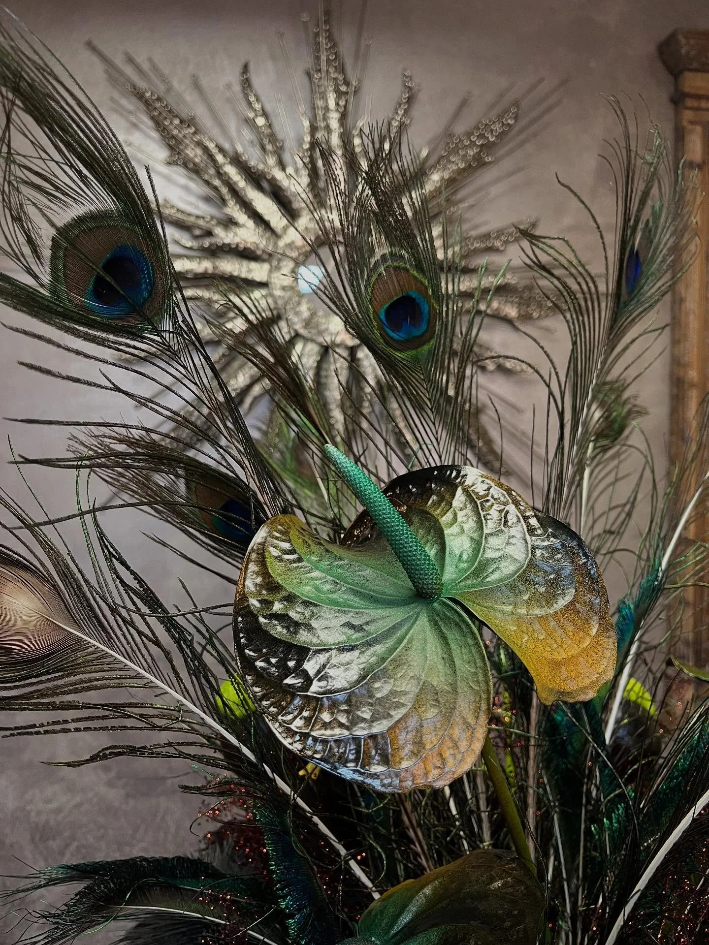 💀✨🎃 Happy Halloween!! 🦇🔮🦚

Have you ever seen anthuriums painted like this?! 🤩 

#halloweenflowers #happyhaunting