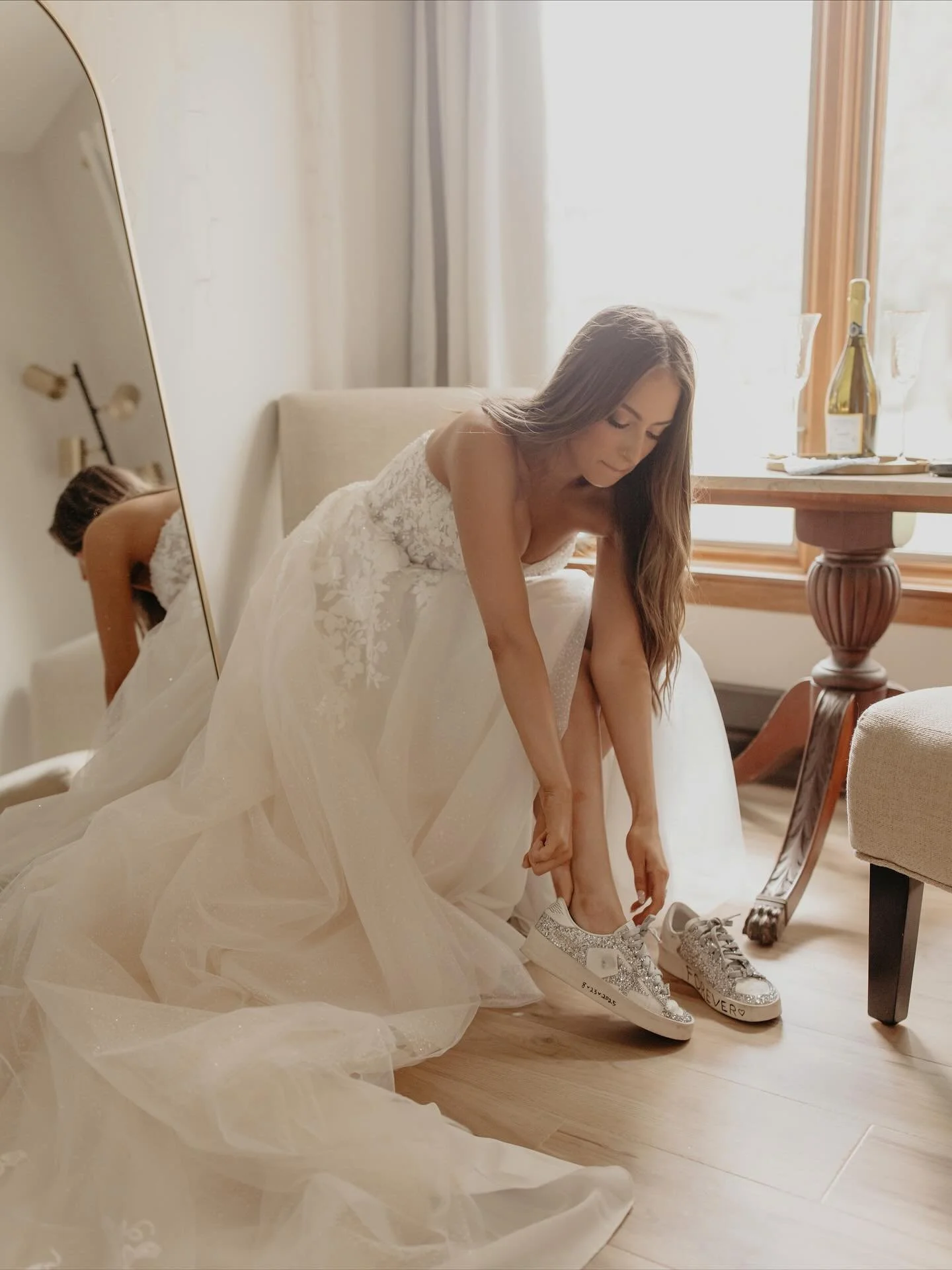 Just a girl, getting ready to go see her hussssband 😍 
 
@skout_ prepped for her wedding with Blend&rsquo;s Signature Teeth &amp; Tan
 
📸 @renderphotography