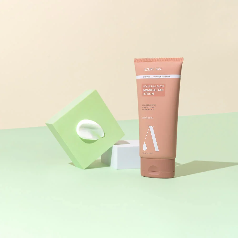 Nourish_glow_gradual_lotion_light_on_application.webp