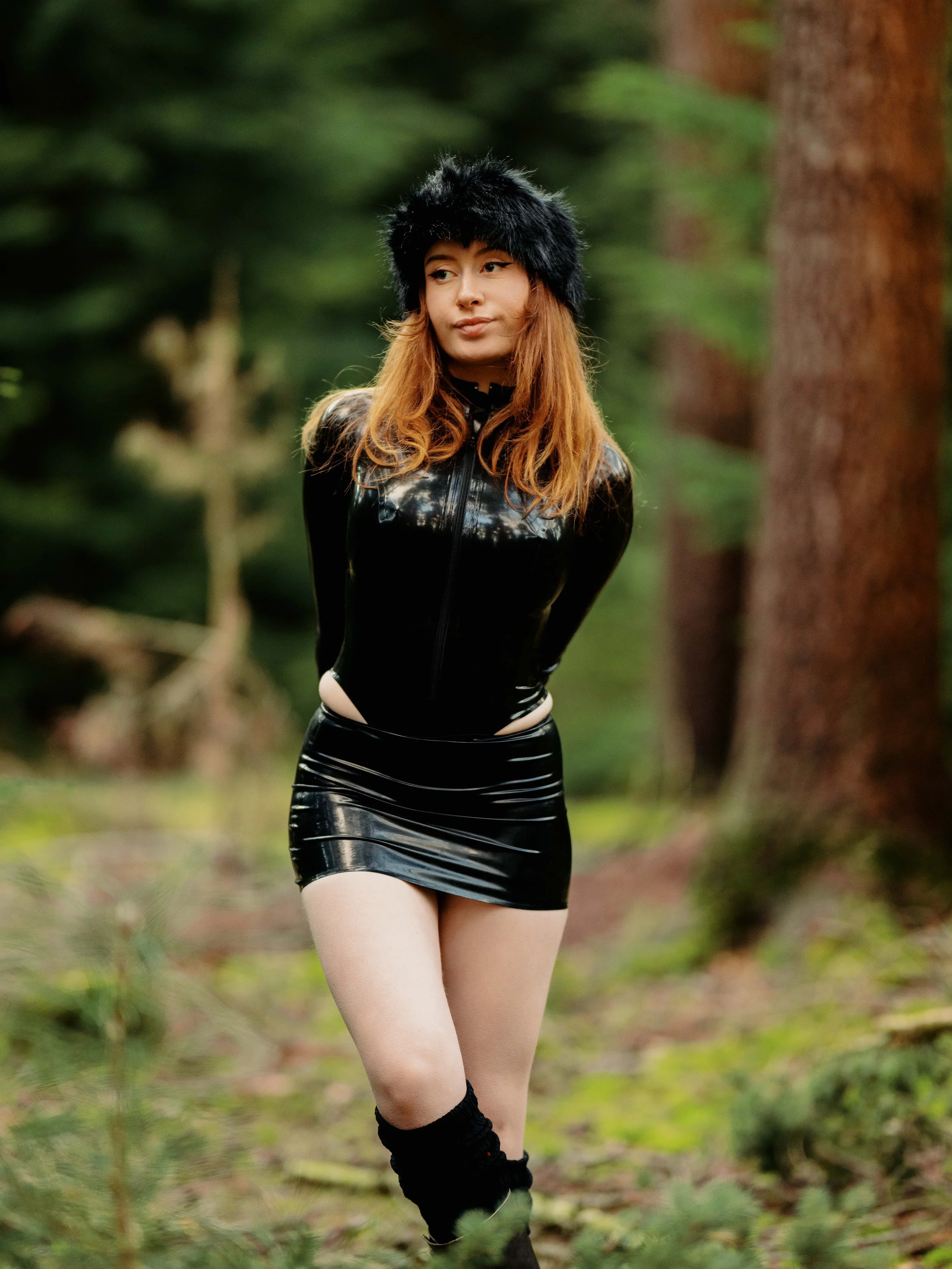 ExploringLatex-MarieOnCamera-BlackLatex-NewForest-Winter-5.jpg