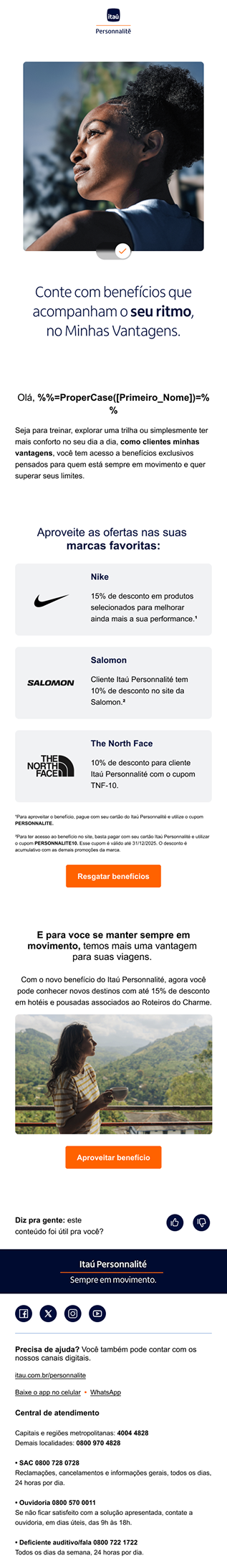 Jovem afro-americana de perfil, com cabelo cacheado, usando uma camiseta azul, ao ar livre em um ambiente natural com árvores ao fundo.