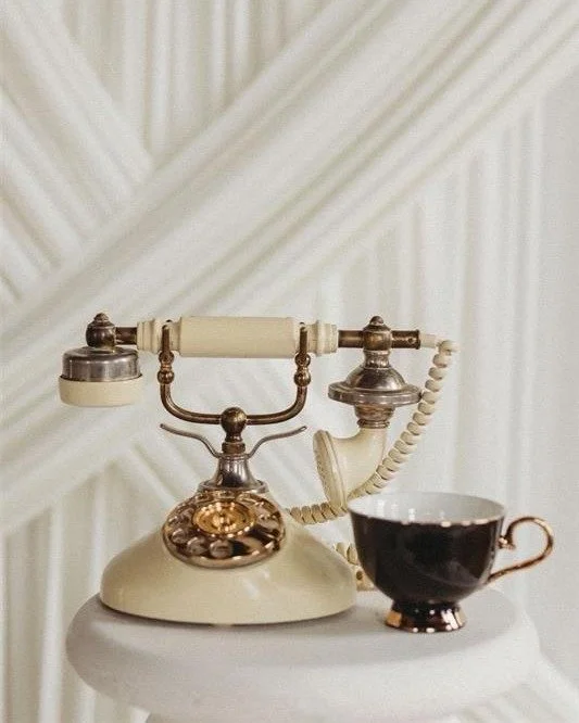 Ring ring&hellip;it&rsquo;s Campbell &amp; Co 📞 💍

We&rsquo;re popping up at Senica&rsquo;s Oak Ridge Bridal Expo THIS Sunday! Come say hi, chat all things wedding, and see what we&rsquo;re all about. ✨
.
.
.
.
#centralillinoiswedding #illinoiswedd