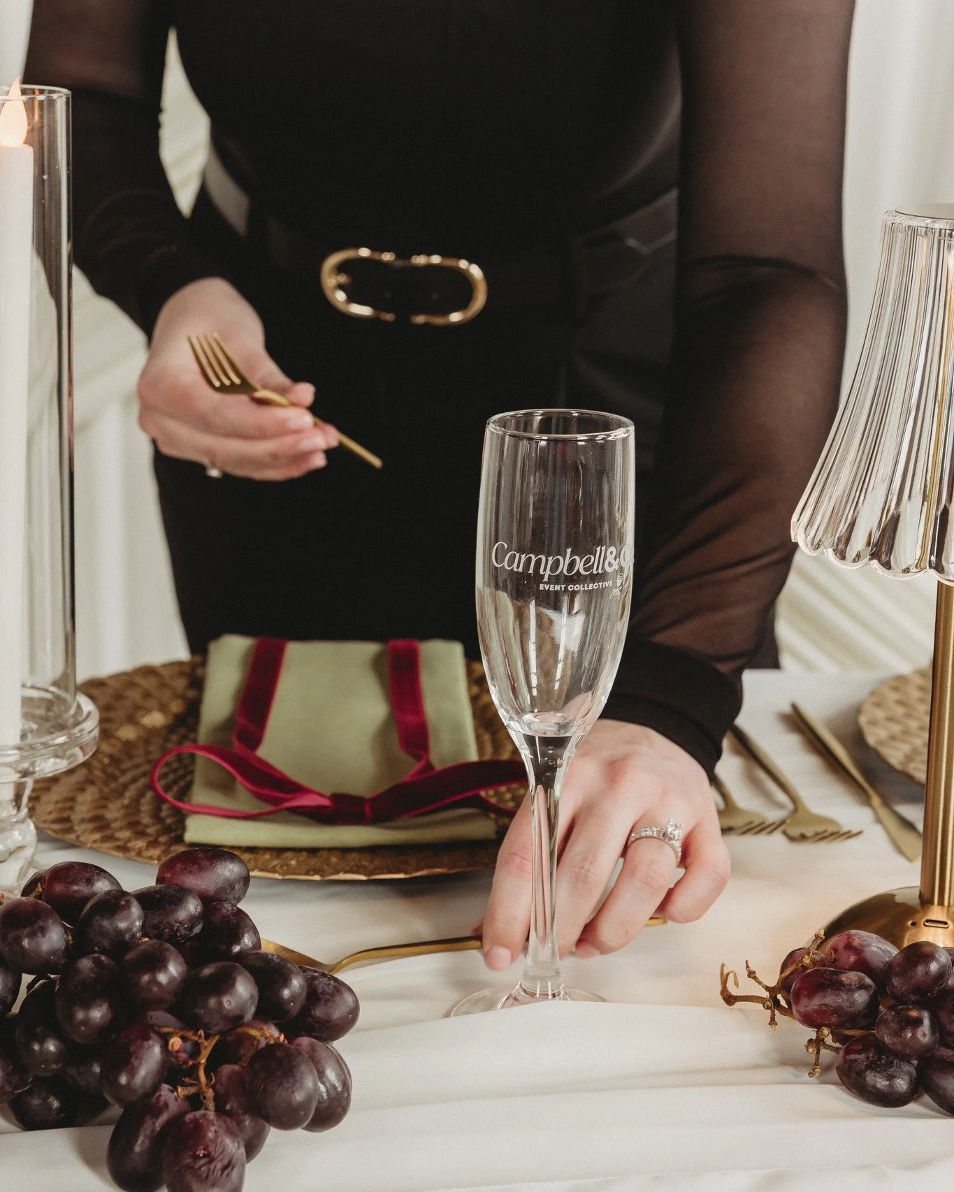 Let's talk about guest experience. ✨ 

From the walk up to the venue, to finding your seat, to reading the specialty cocktails for the first time, to discovering custom guest details &mdash; every transition shapes the night. 

Event design isn&rsquo