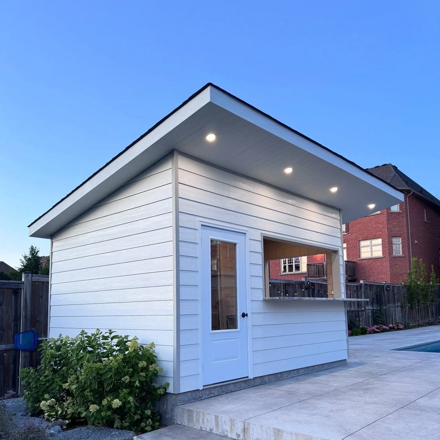 Custom Pool Cabana with granite countertops and custom bar built in Vaughan