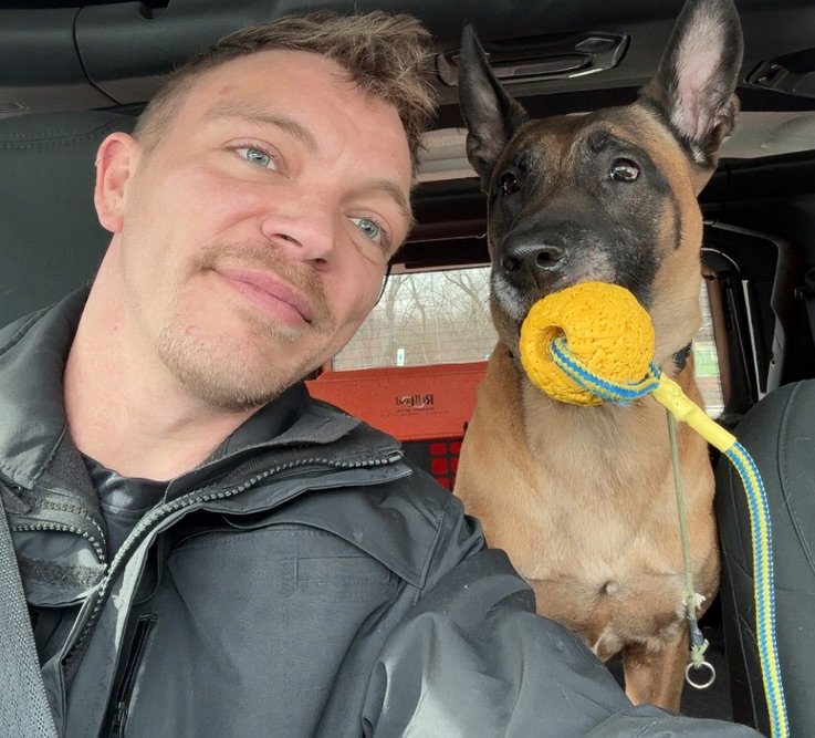 Kuma riding along with me helping teach lessons today.. 
Such a #GoodBoy 😍😍

#KindredK9 #DogTraining #Malinois #WorkingDog