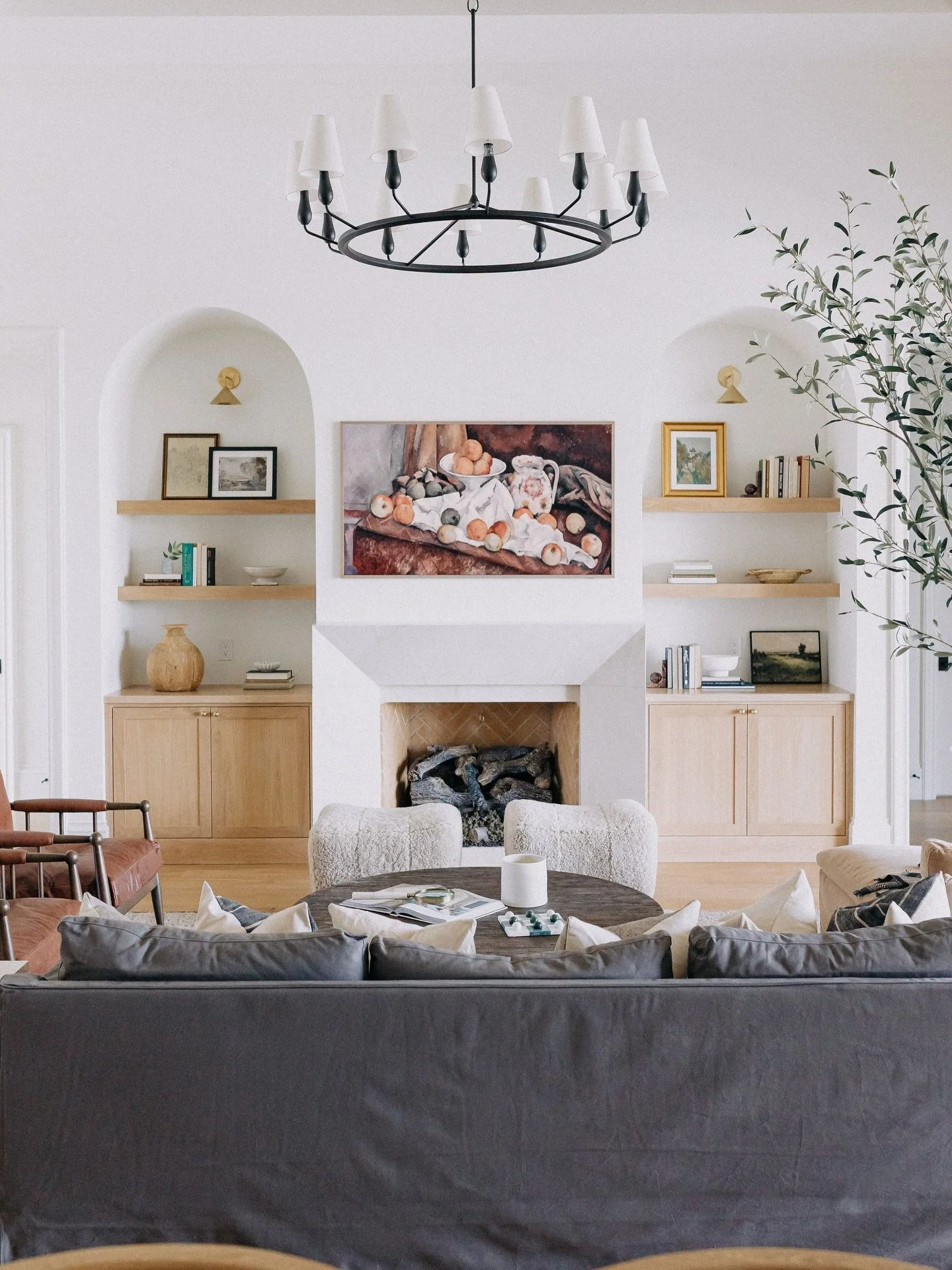 When the winter weather hits, we all know the routine: turn the fireplace on, grab a good book, and sip on something warm. Our design team keeps moments like this in mind from the start! Making home a place you never want to leave!

🤍 What&rsquo;s y