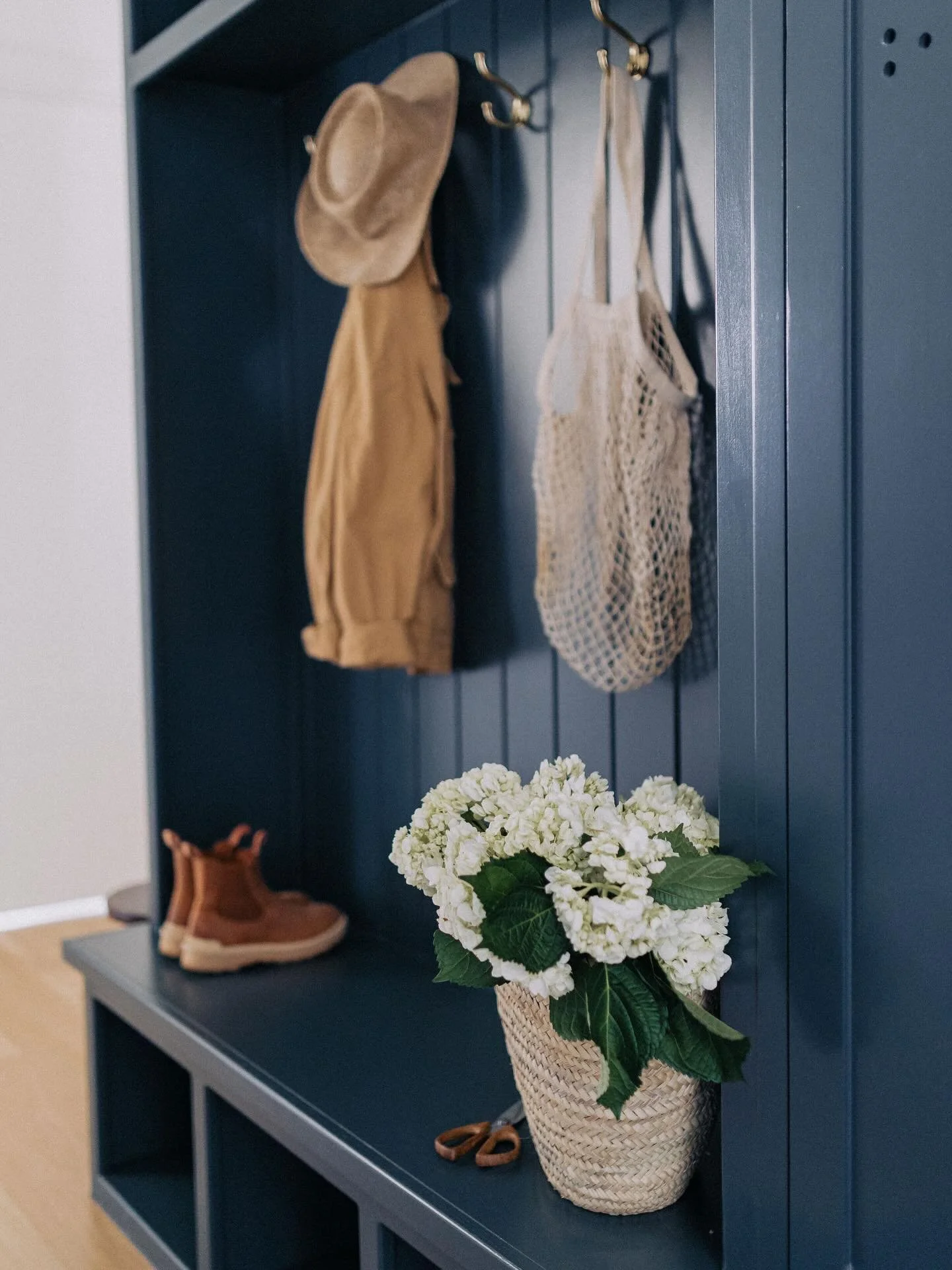 Spring has a way of breathing fresh life into a home 🌿✨

Longer days, fresh blooms, and spaces designed for the rhythms of everyday living. A place to drop muddy boots, a hook for a sun hat after an afternoon outside; every detail matters!!

These s