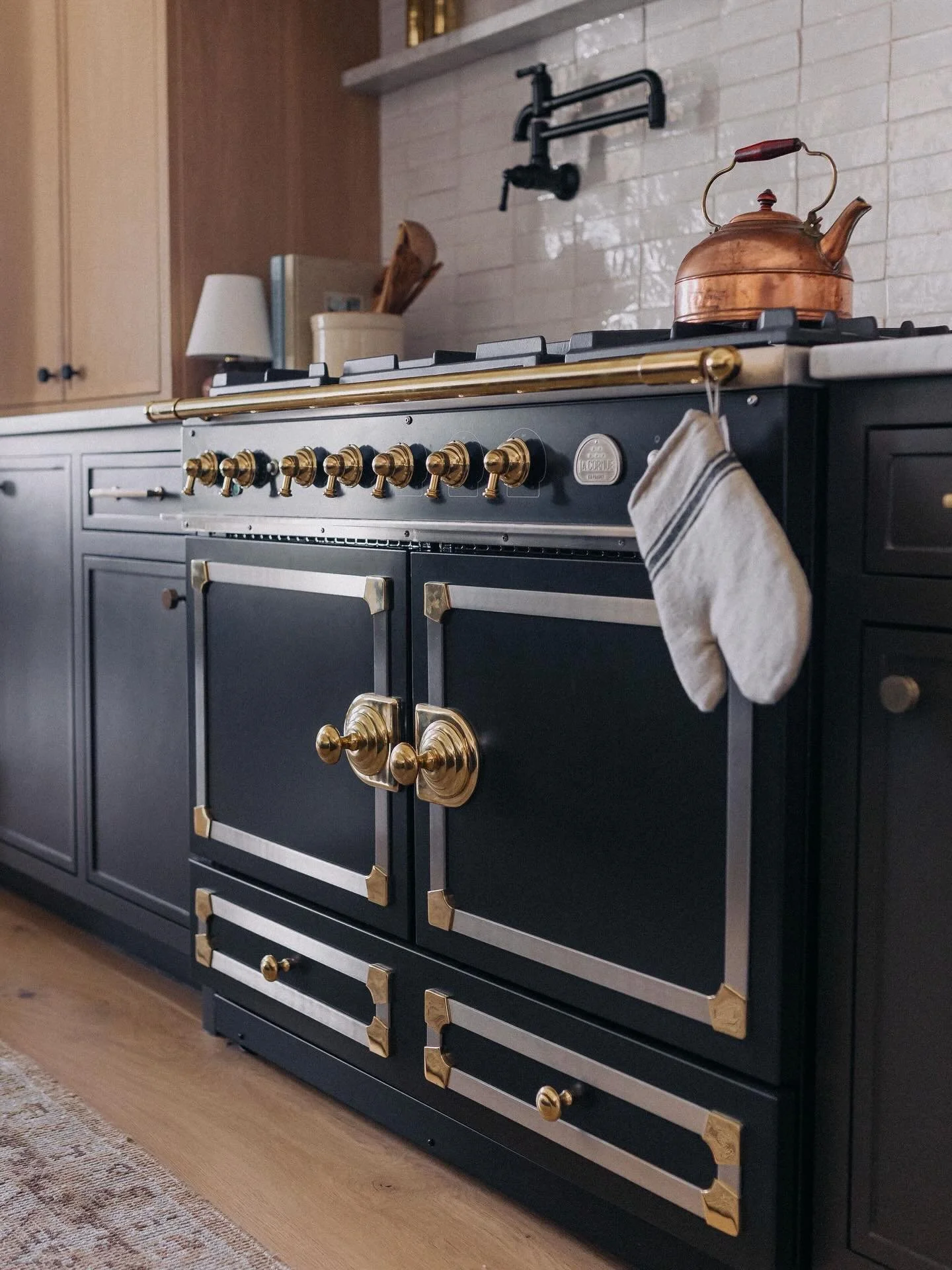 A kitchen shouldn&rsquo;t have to choose between function and beauty&hellip;
The best ones have both.

We think it boils down to two things.
It starts with cabinetry that&rsquo;s thoughtfully designed for how you actually live; layered with storage, 