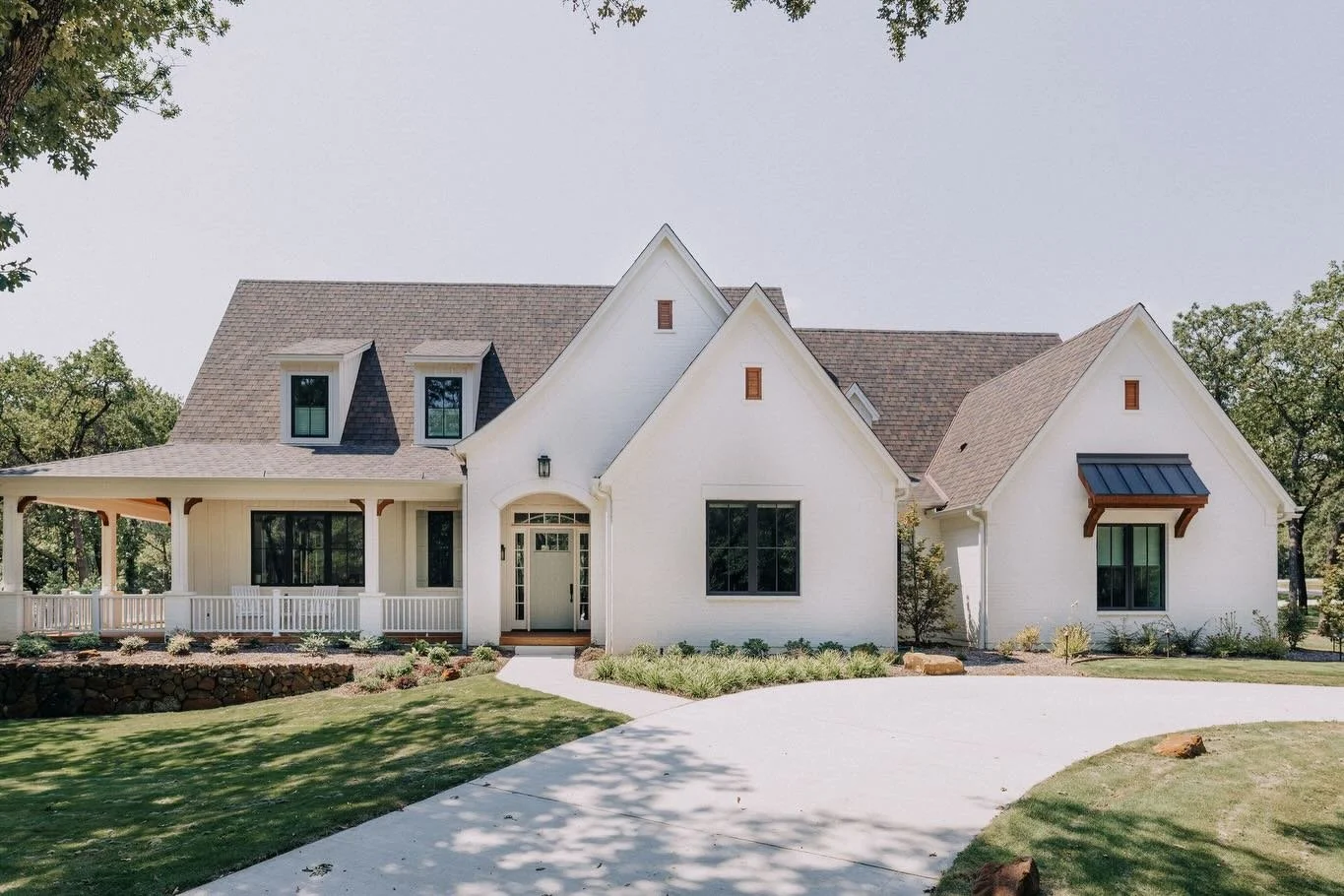 There&rsquo;s something about this home that feels familiar in the best way.🤎✨

Our Vintage Craftsman project was rooted in honoring the character of classic architecture while thoughtfully bringing it into the way we live today. Soft white brick, w