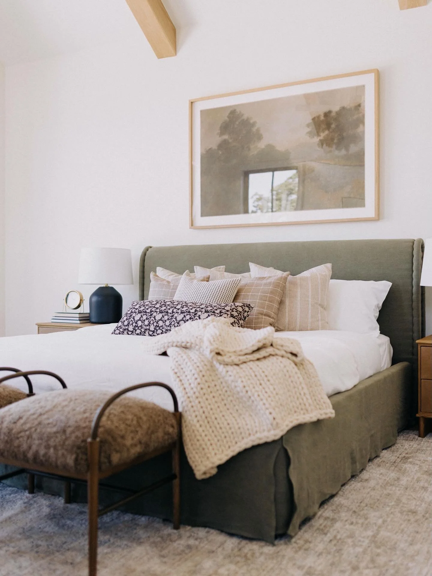 It&rsquo;s not just about how a space looks, it&rsquo;s how it&rsquo;s designed for your everyday rhythms!

Morning coffee, a glass of wine at the end of the day&hellip; this room was designed to make space for all of it.✨🏡
