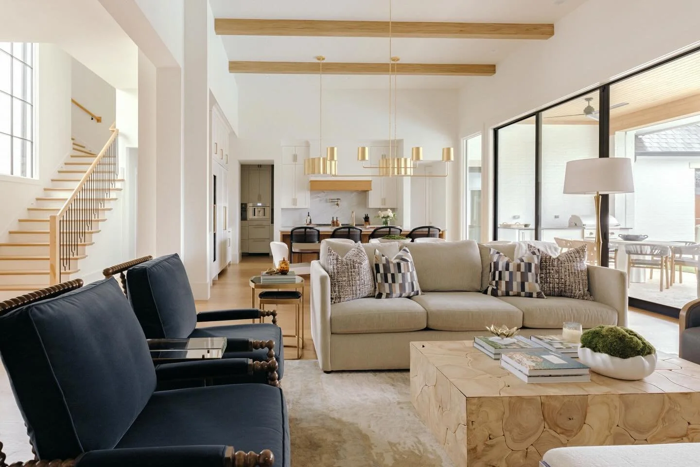 This is the kind of space that feels good at every hour of the day.✨🤎

Morning coffee.
Kids running through the living room.
Hosting friends late into the evening.

Because the best homes aren&rsquo;t just designed to be seen, they&rsquo;re designed