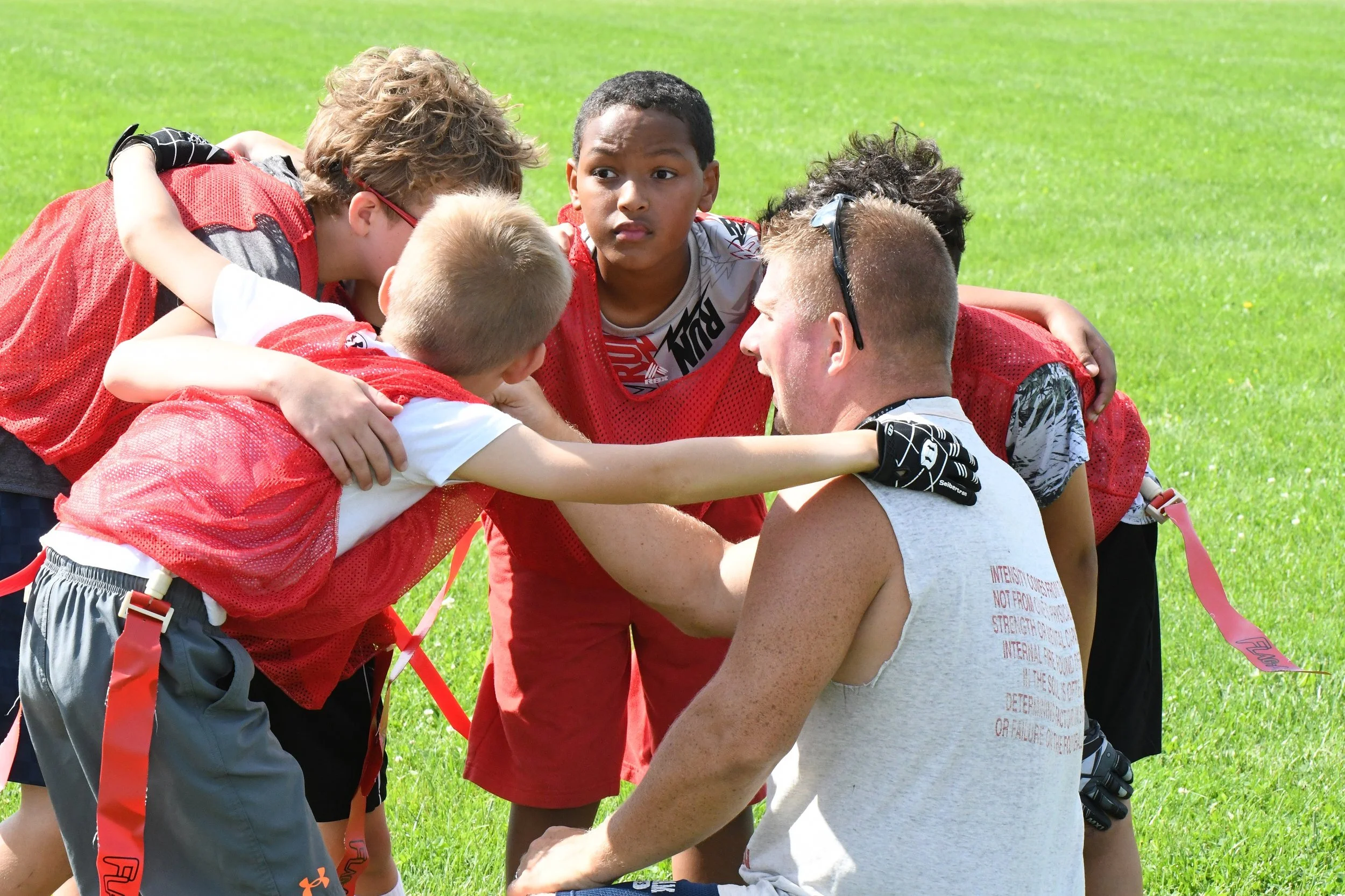 coach-in-huddle-intelligent-sports-intstitute.jpg