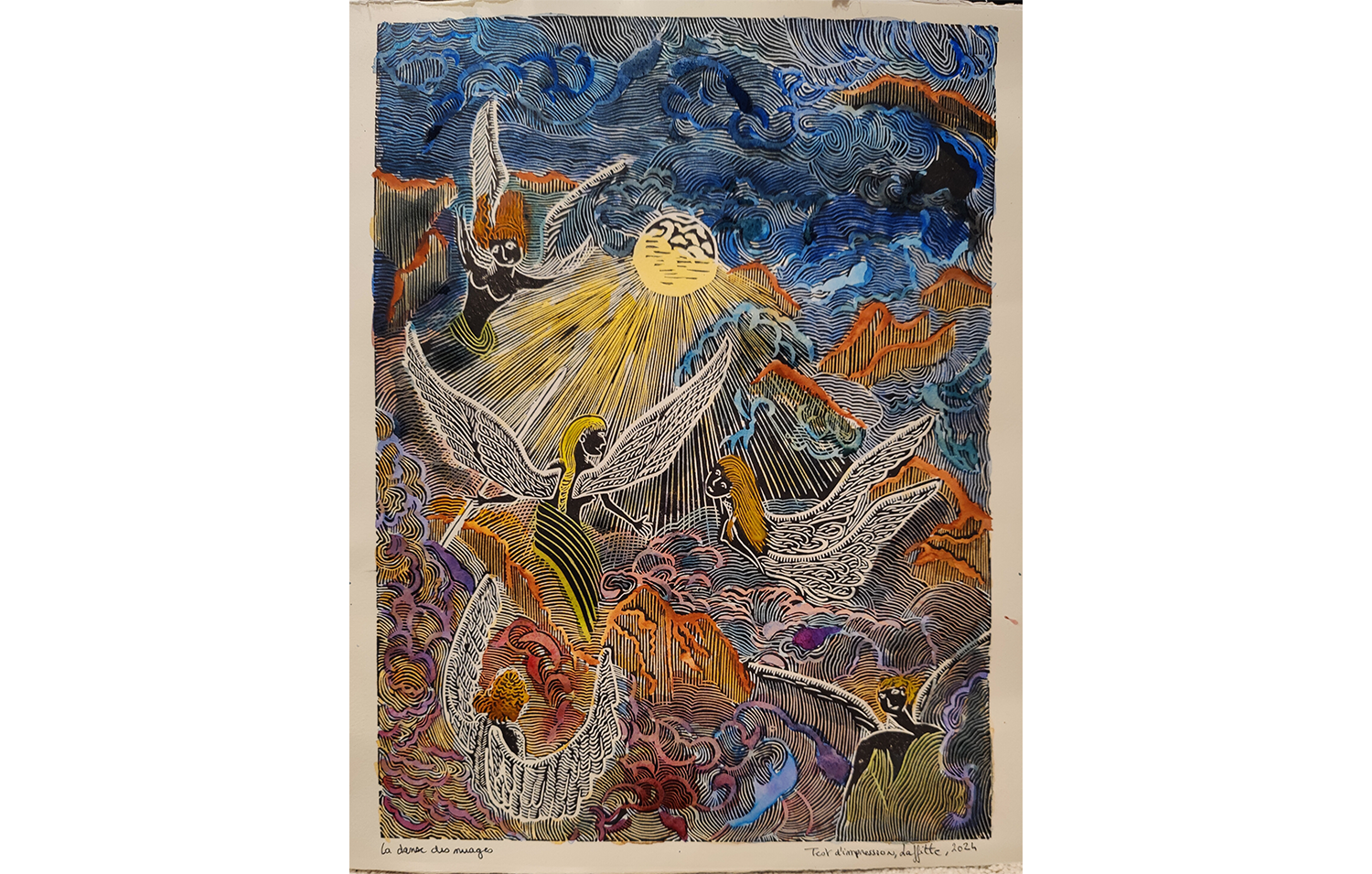 Une peinture colorée représentant trois figures ailées dans un paysage fixe de montagnes et de nuages, avec un soleil brillant à l'arrière-plan, et un fond dynamique de lignes et de couleurs vives.