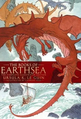 Couverture du livre "The Books of Earthsea" avec des dragons colorés et une mer agitée.