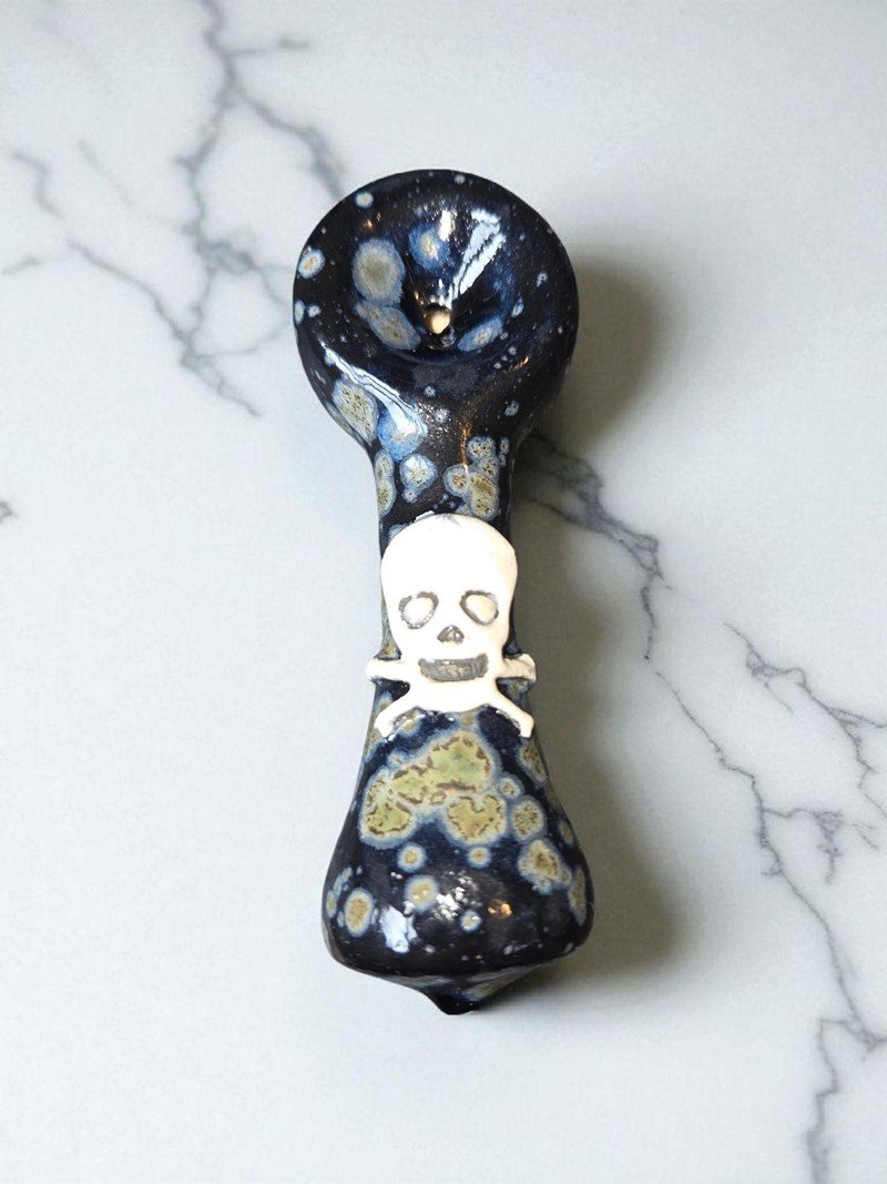 night_moth_skull_pipe_2.jpg