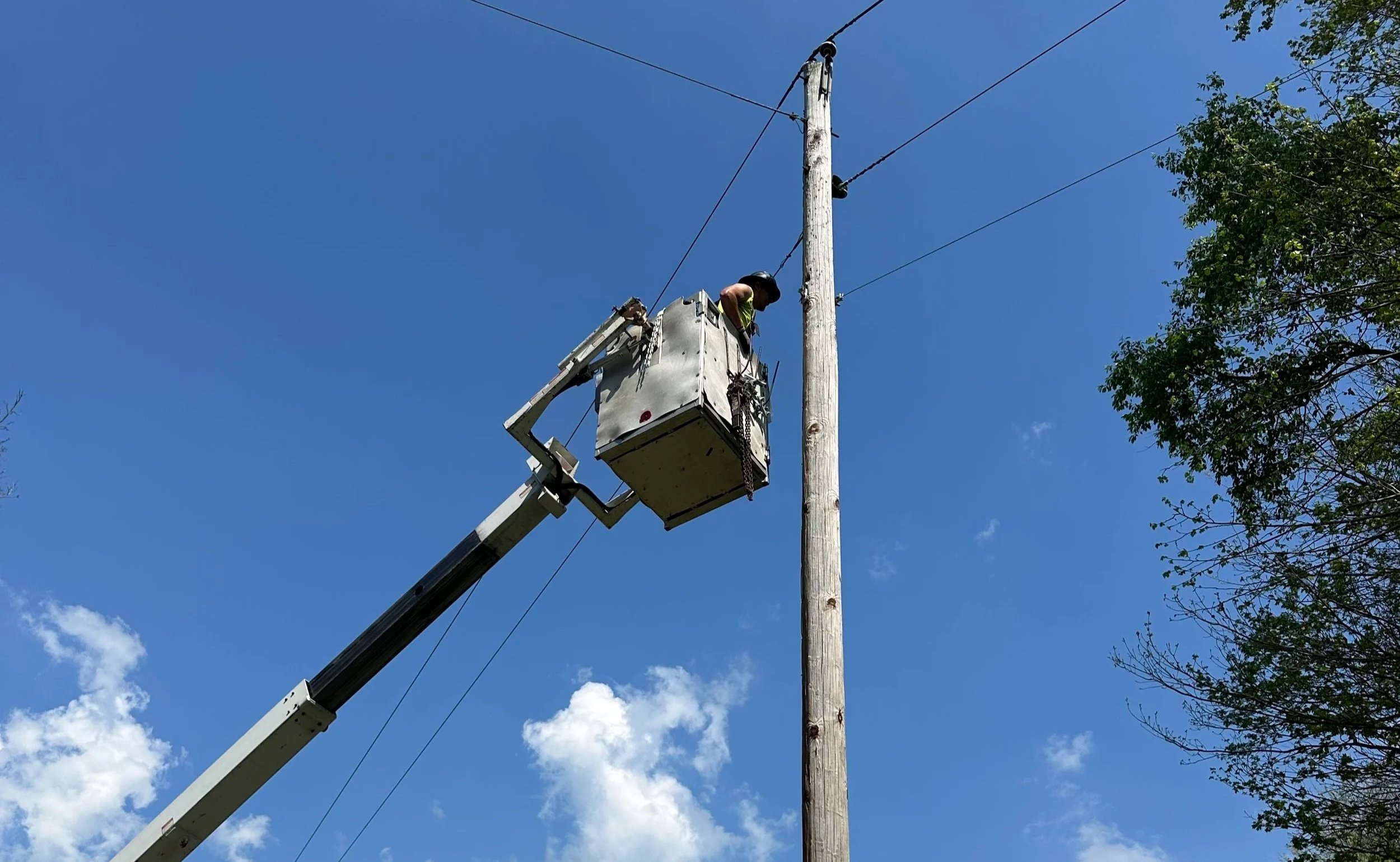 Call Before You Dig: How 811 and Utility Locating Protect Your Summer Builds