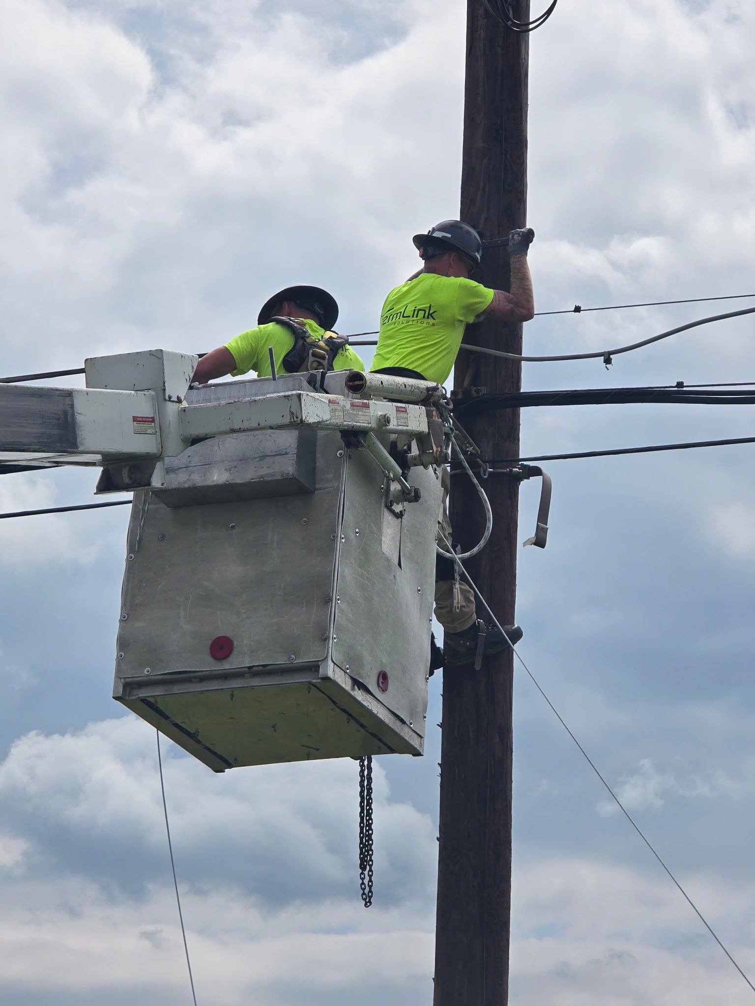 What a Career in Aerial Fiber Construction Actually Looks Like