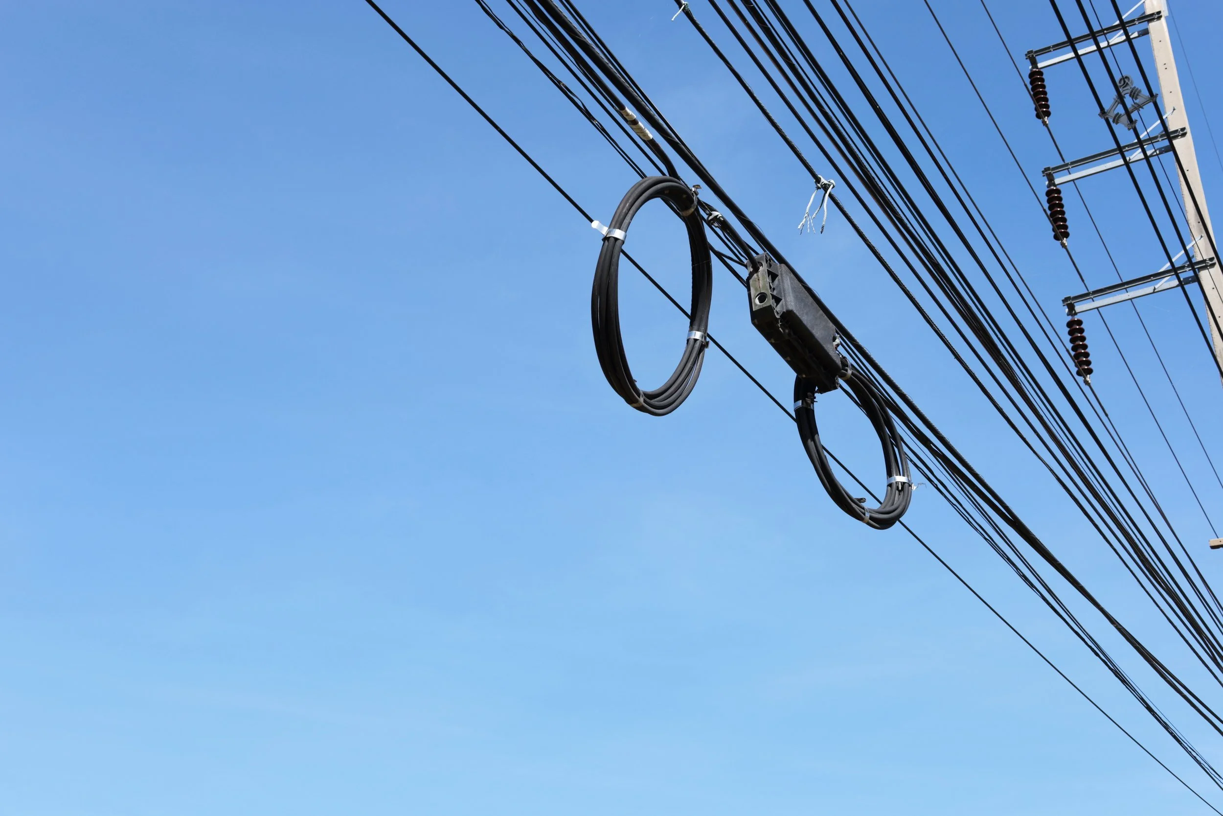 Multiport Service Terminals: How Modern Aerial FTTH Reaches the Home