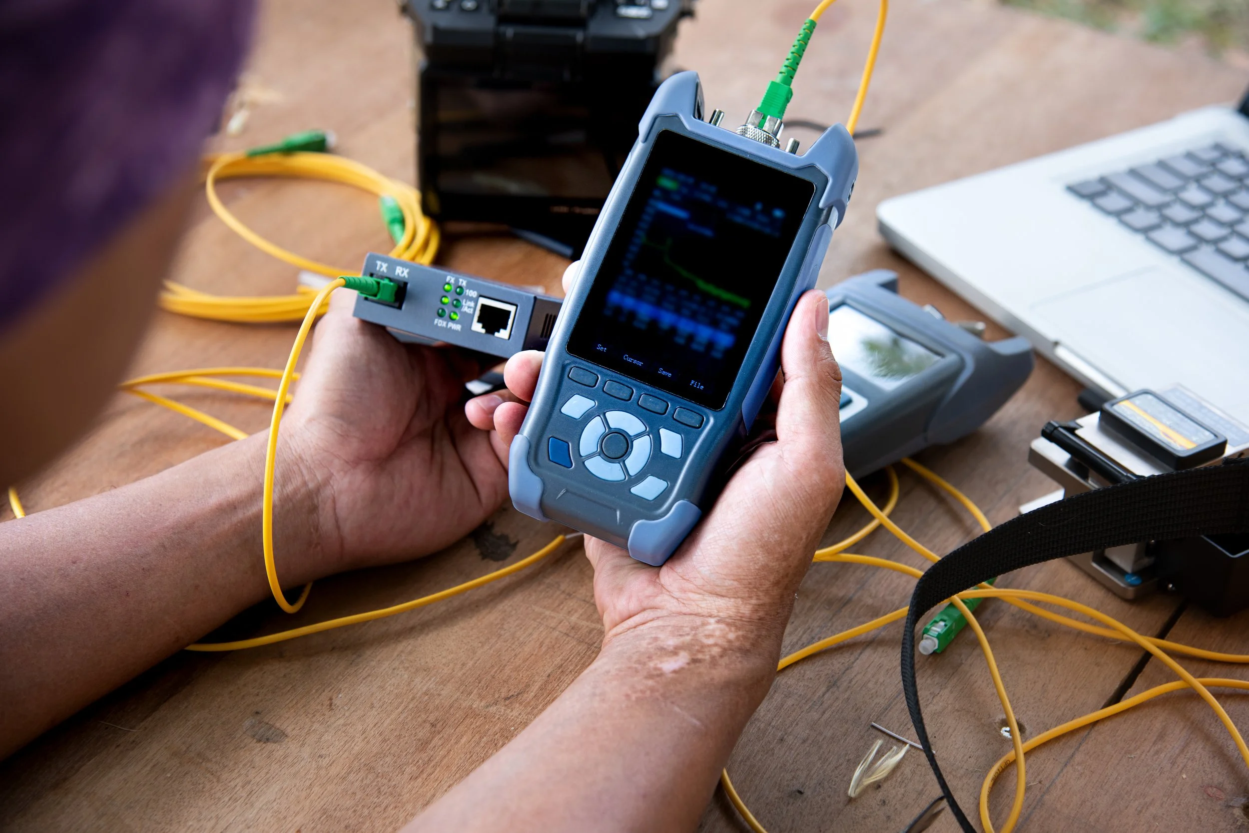 An OTDR connected to a launch cord with a mandrel wrap used to condition the launch before testing a multi-mode link.