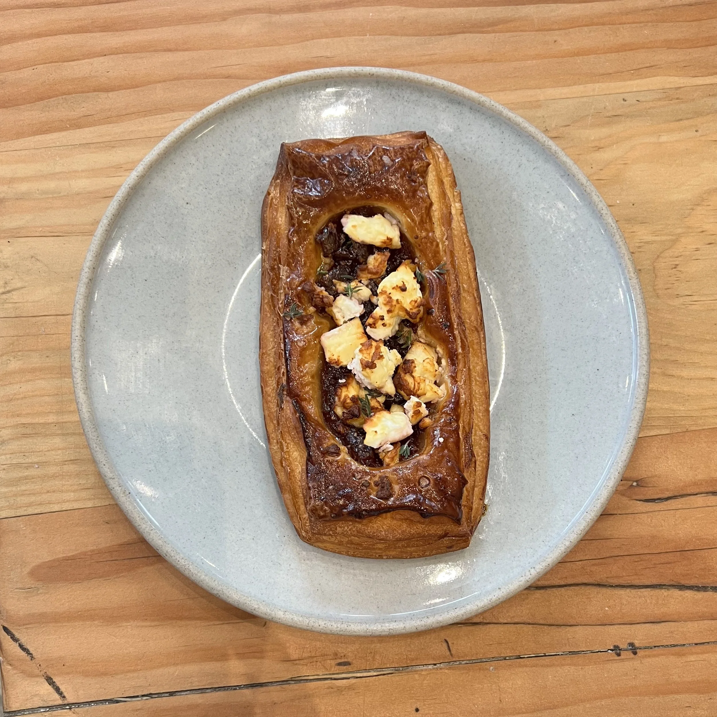 Sticky carmelised red onion and goats cheese slice
