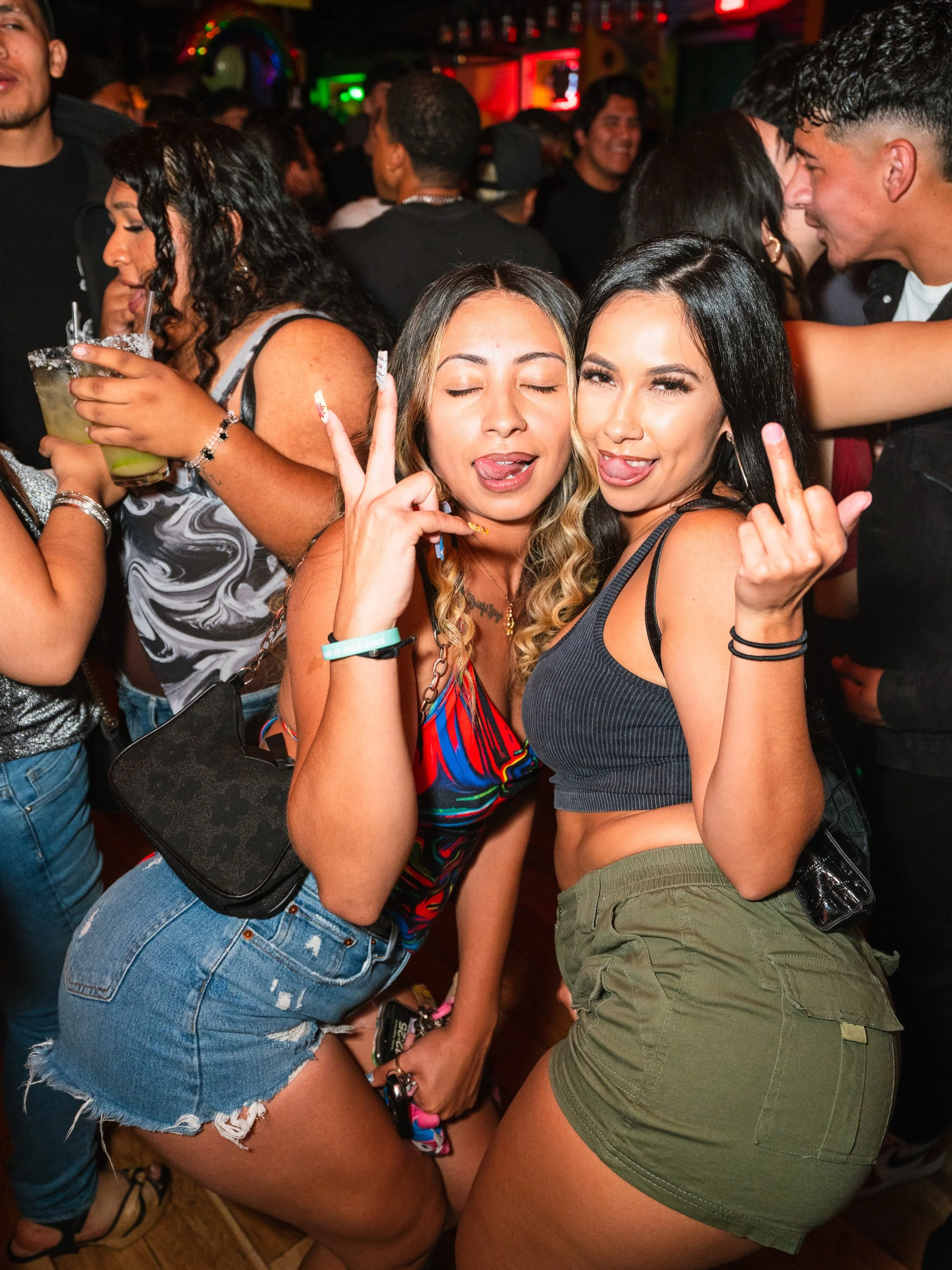 Concord!💥 Back at @thevinniesbar this Friday with the VIBRAS 🔥El viernes es para par&iacute; 😜

Sounds by @djmobeezy @djstve &amp; @krucialthedj ⚡️

Get your Tickets in our bio 🎟️ or Fantasiasparty.com 🔗