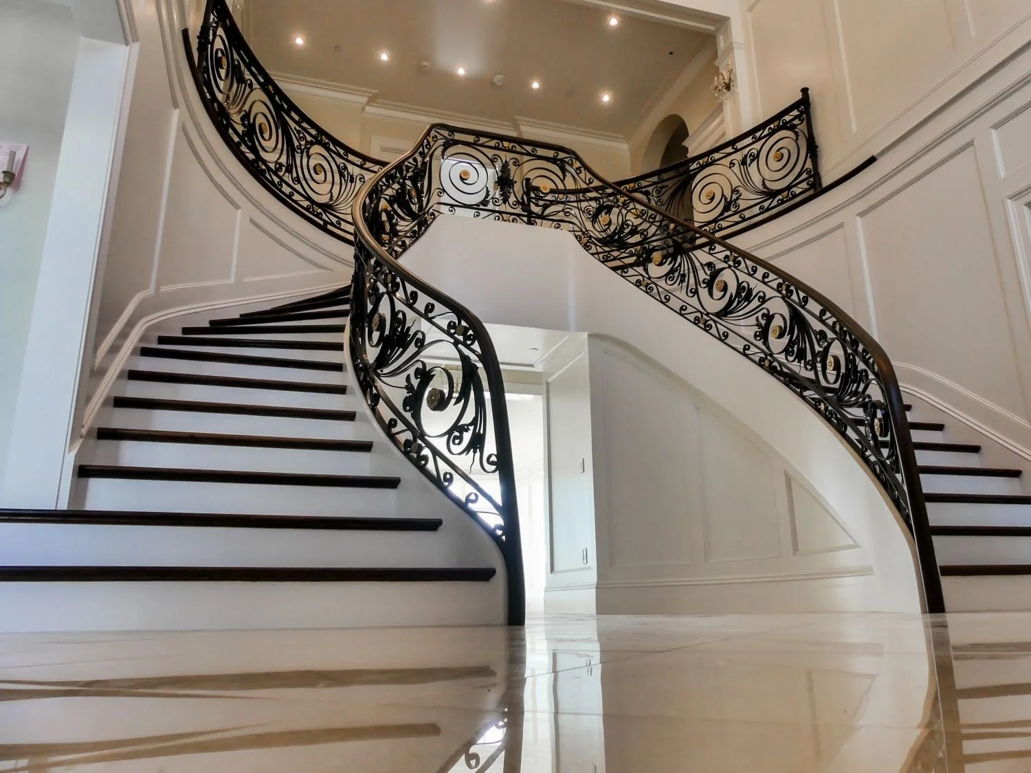 Modern vs. Traditional Staircases: Choosing the Right Style for Your Home