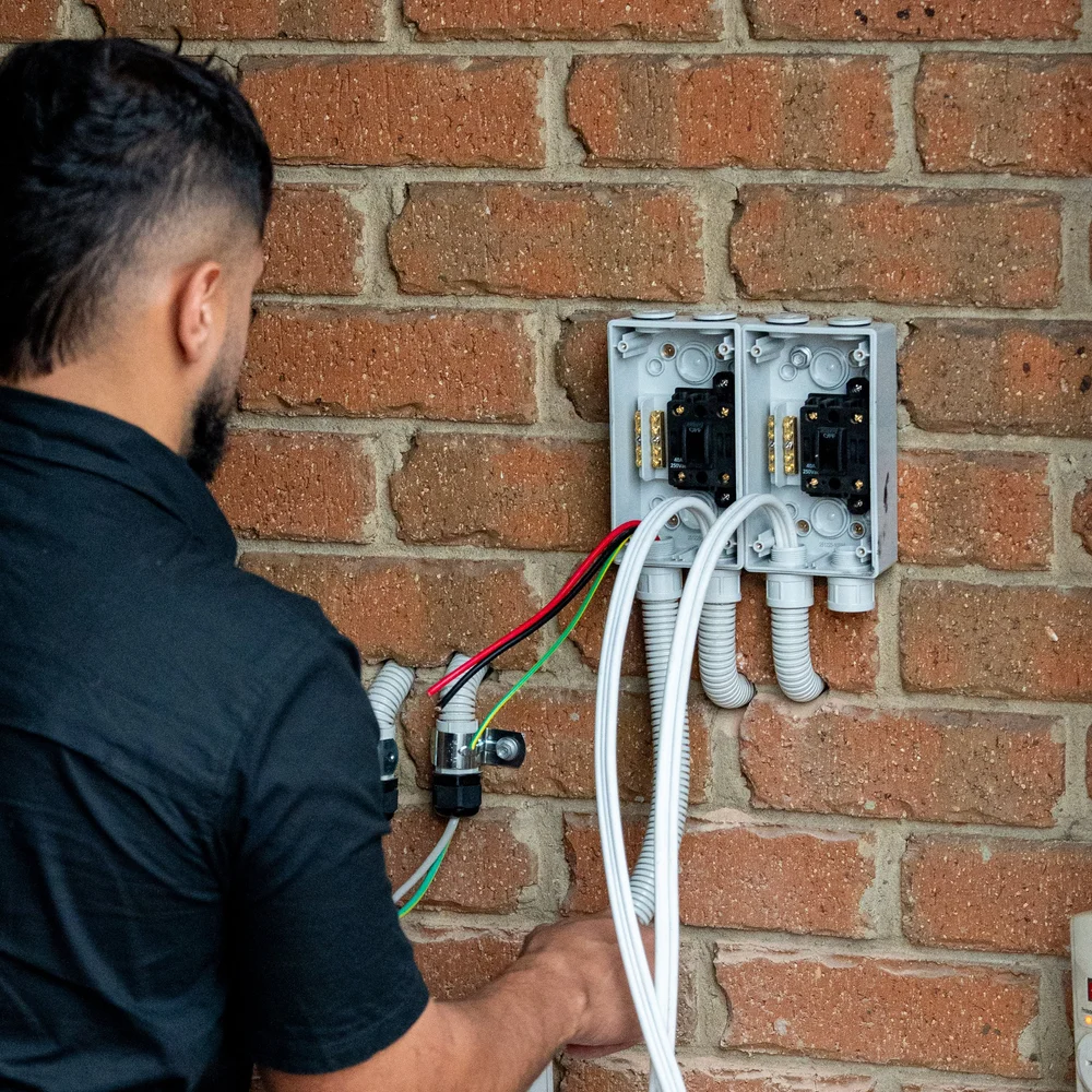 Installer checking connections