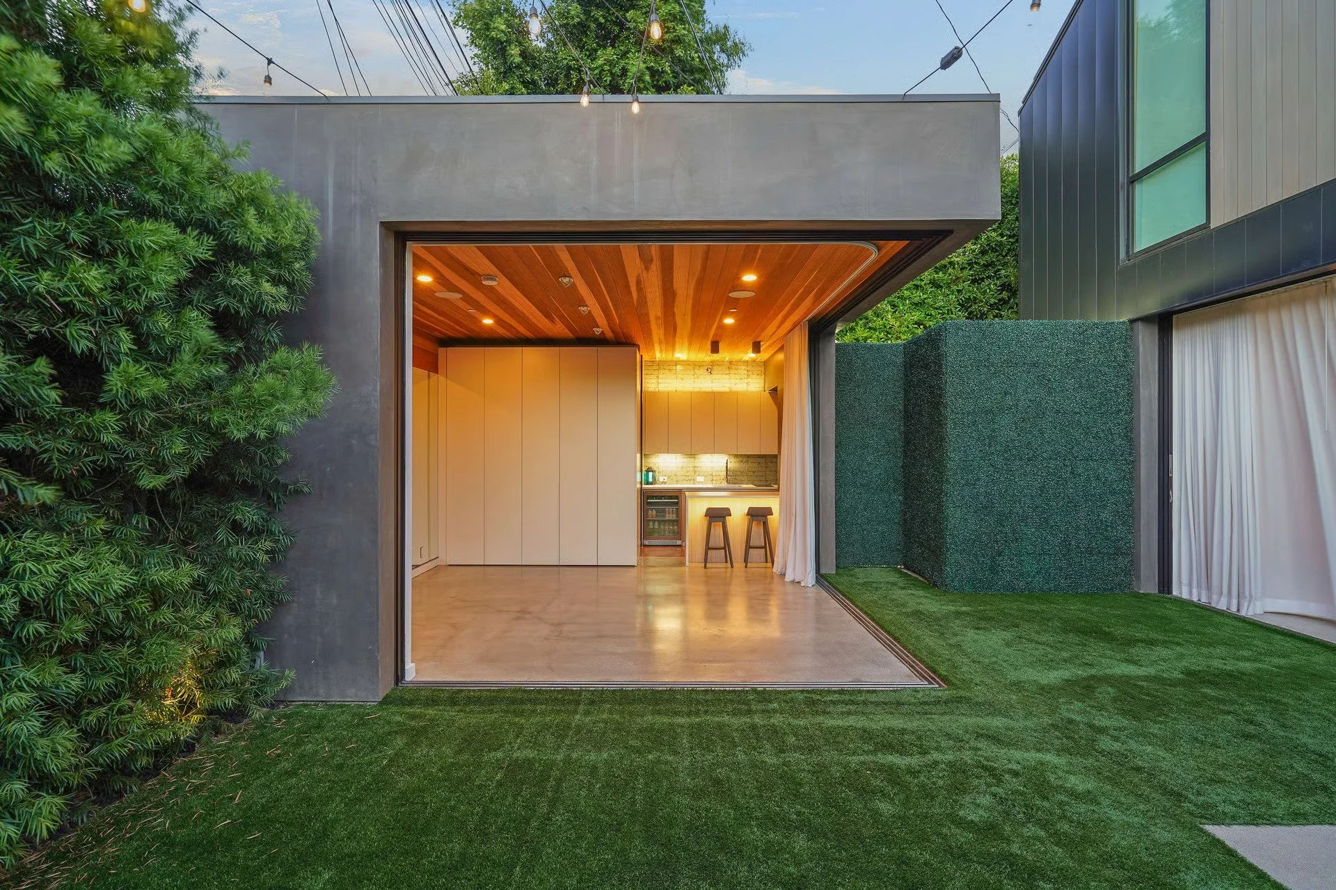 beverly-grove-covered-patio.jpg