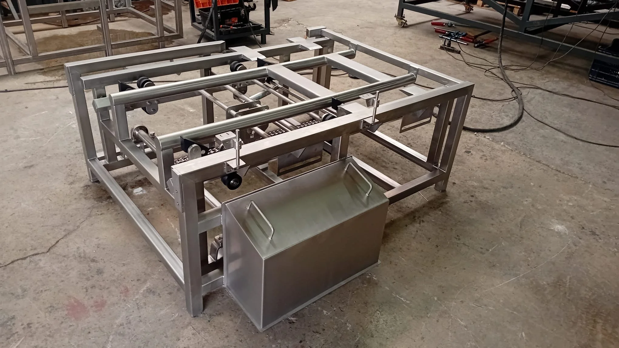 	
Paslanmaz makine imalatı görseli.