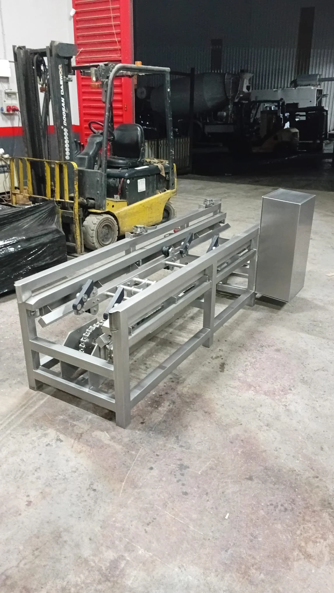 	
Paslanmaz makine imalatı görseli.