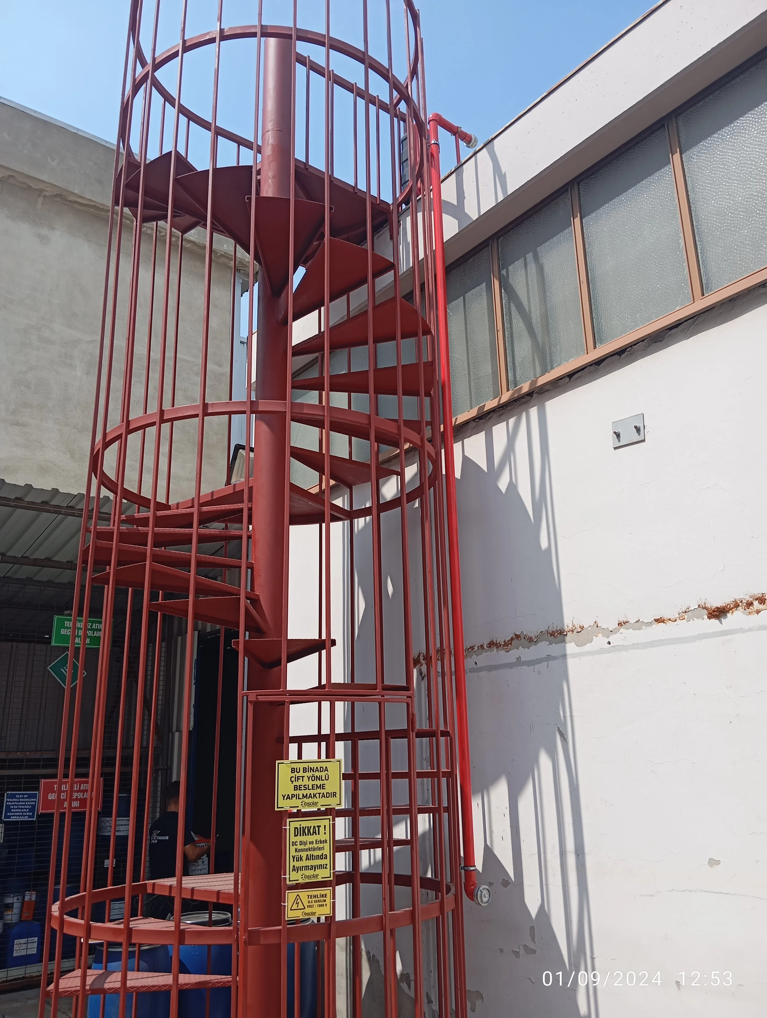 Yangın merdiveni imalatından bir görsel.