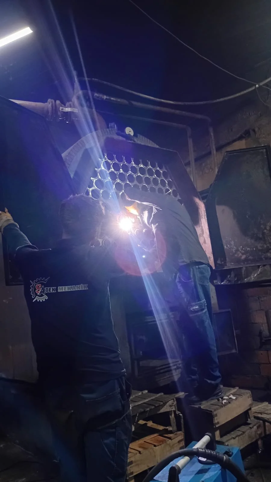 Kalorifer kazanı revizyonu yapımından bir görsel.