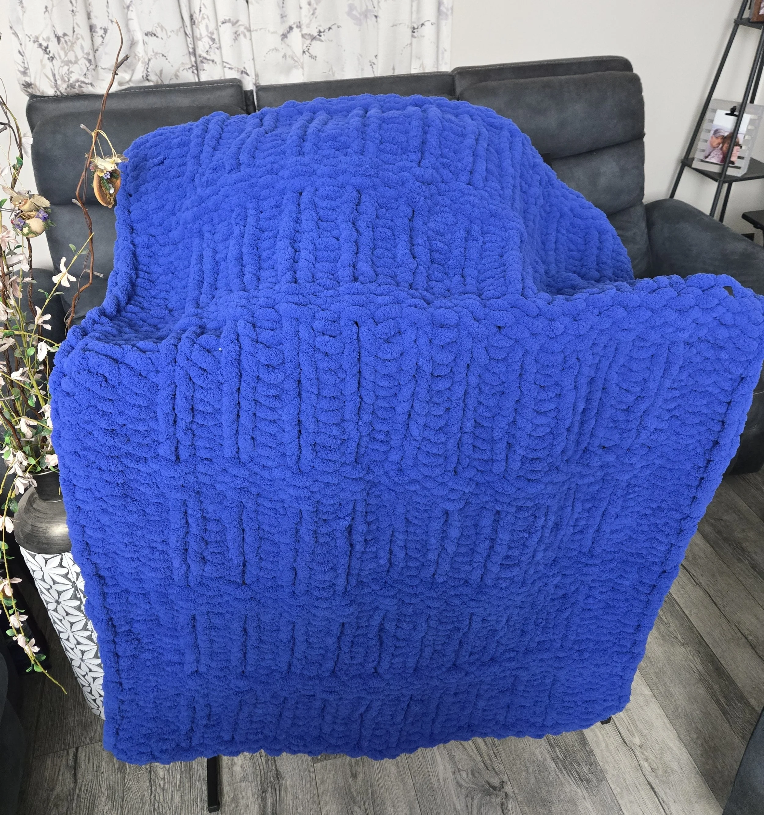 Throw Medium 43x63 Cobalt