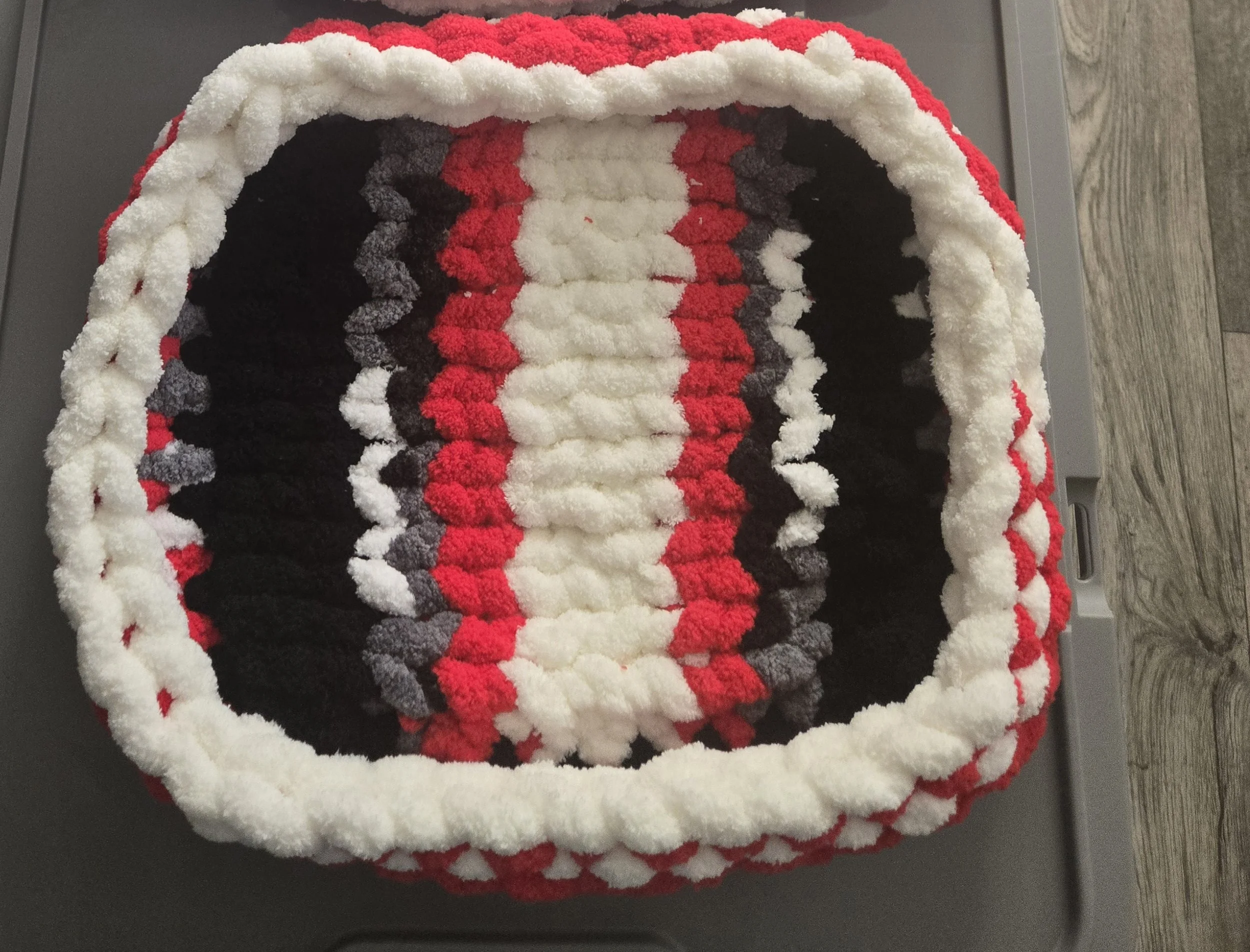 Pet Bed Rectangle Small 13"x10" Red/Black/White