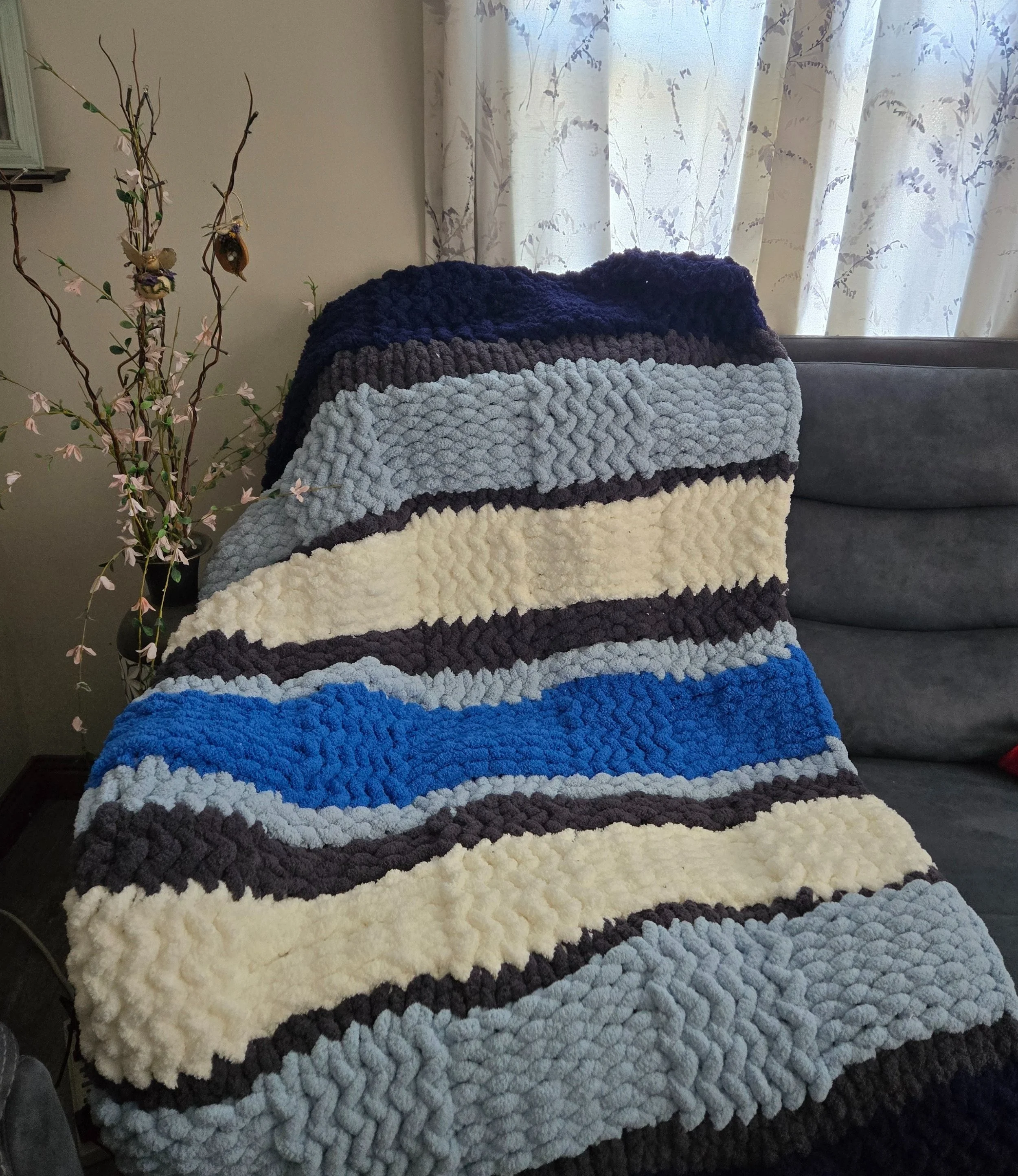 43x67 Blues/White Throw Blanket