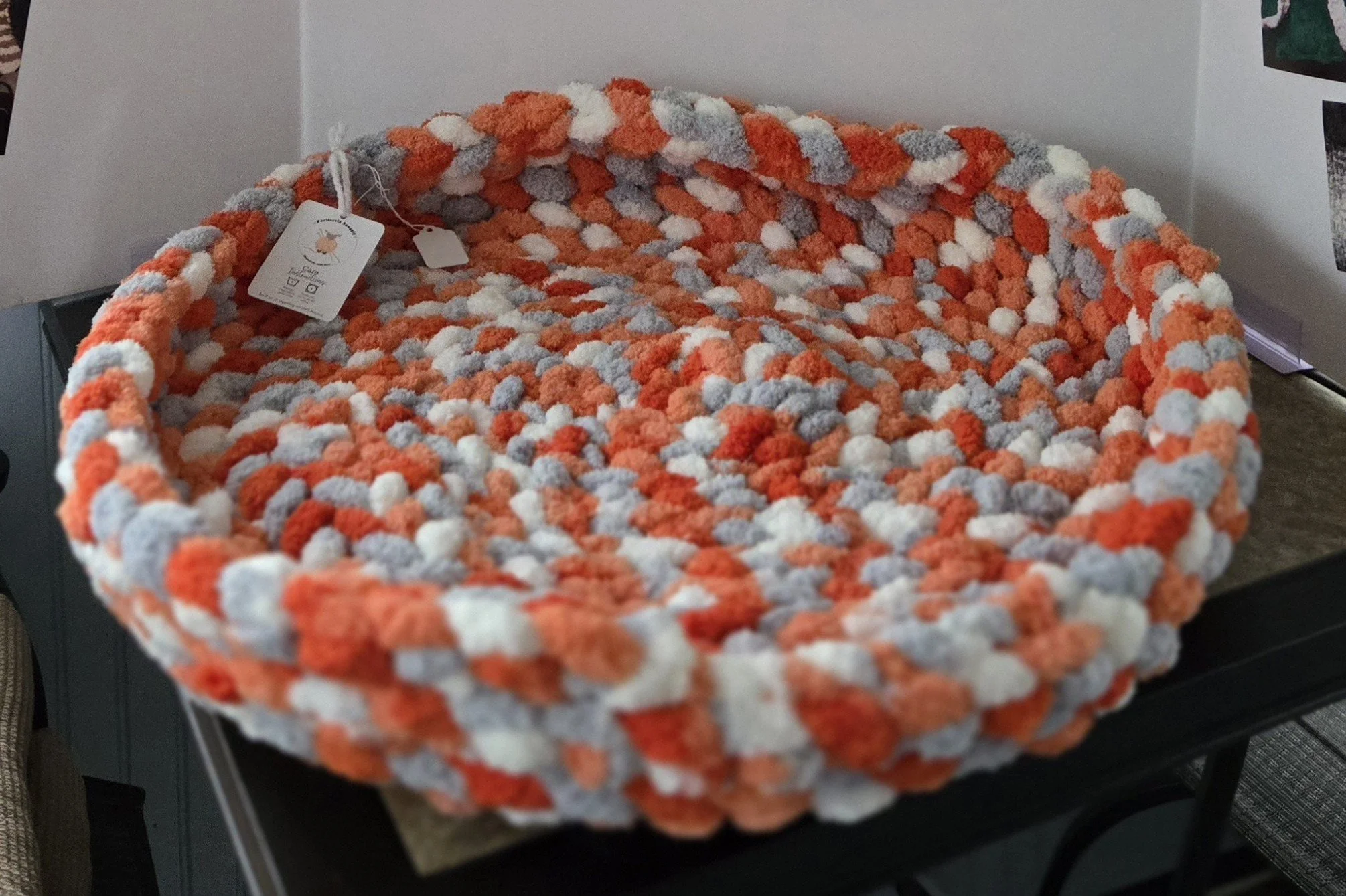 Pet Bed Large 16" Orange Variegated