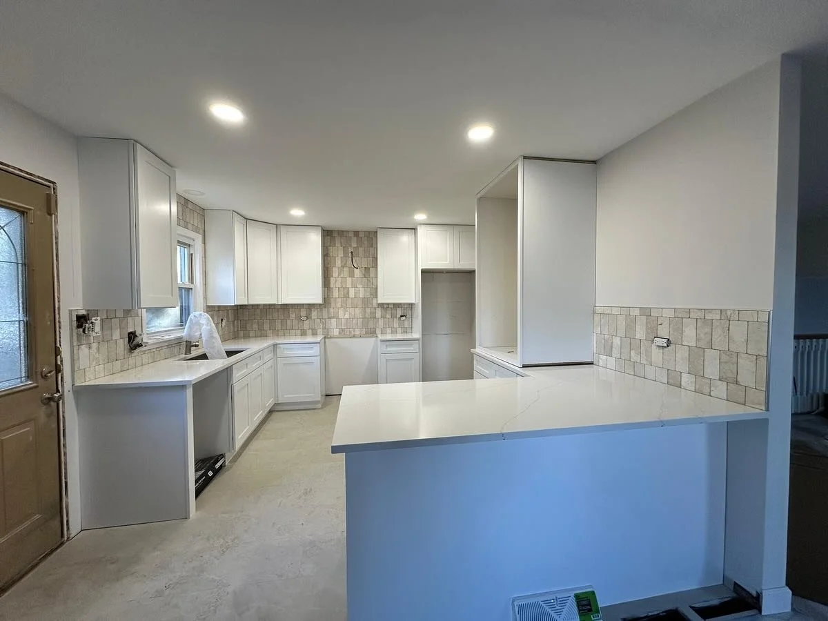 3x6&rdquo; marble + honed finish + vertical offset installation = fresh subway tile  #interiordesign #marblebacksplash #kitchendesign #kitchenrenovation