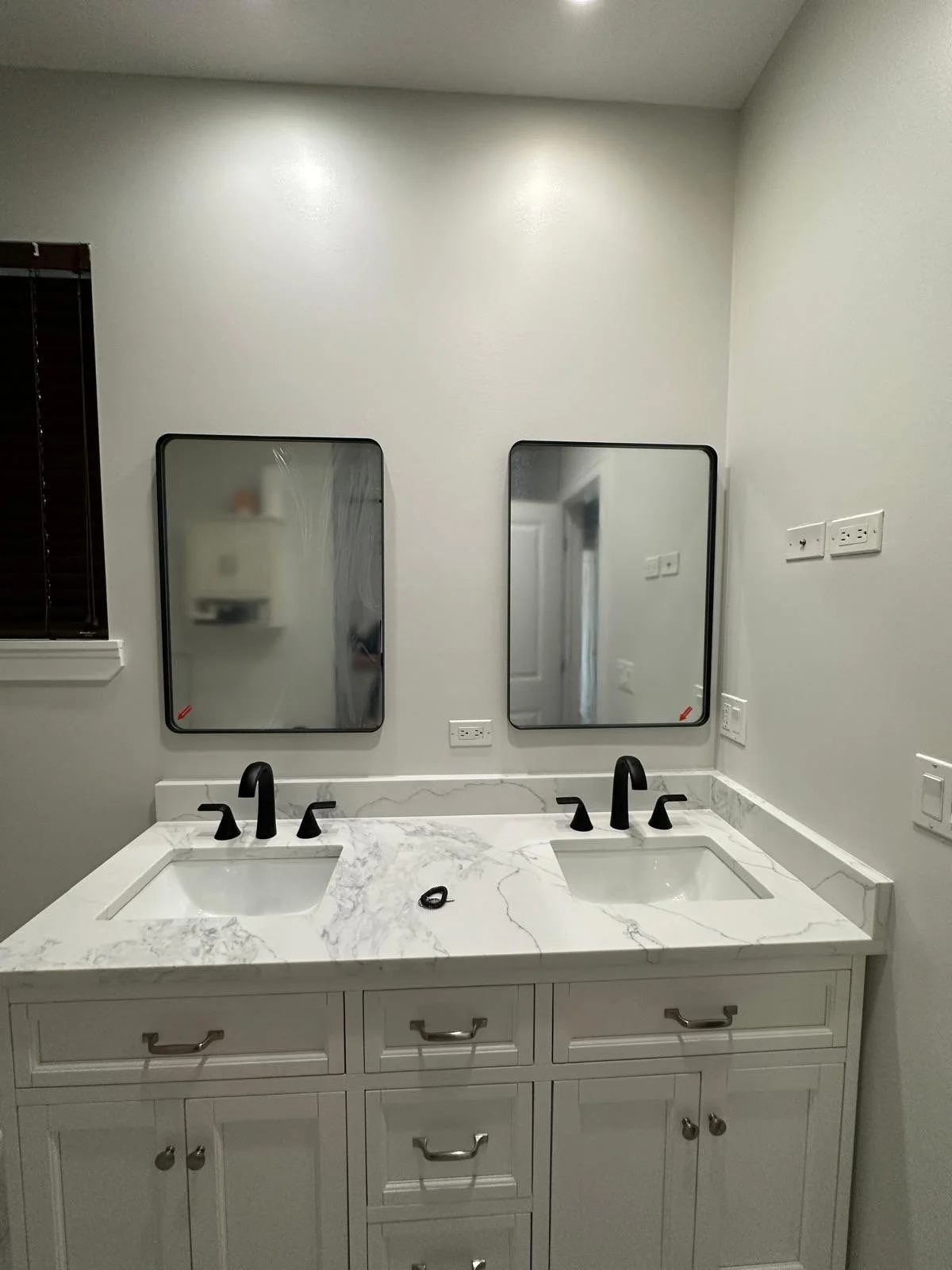 primary bath renovation for white neutral bathroom with white subway tile, recessed niche, marble floor tile, bathtub bench and subway tile bathtub surround, black hardware
interior designer chicago
interior design chicago
kitchen designer chicago
ba