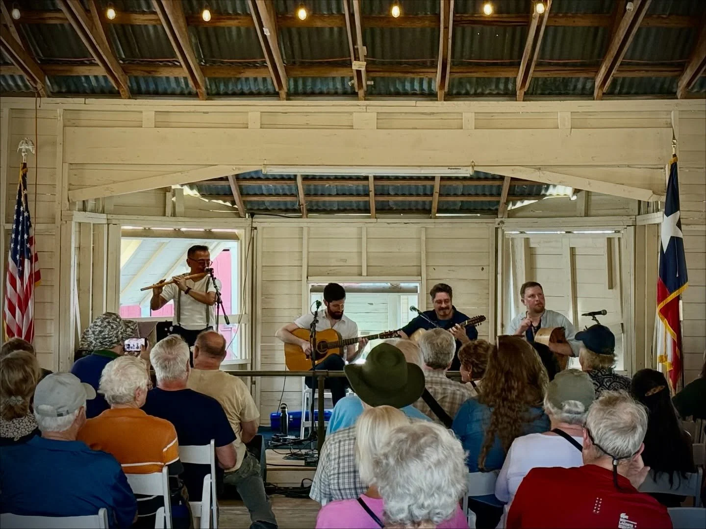 Photo dump from an absolutely magical weekend at the @austincelticfestival 🤠 It was so great to spend time with friends old and new! Thanks to all who caught a few tunes, played in our session, grabbed a sticker, or took care of us weary travelers o
