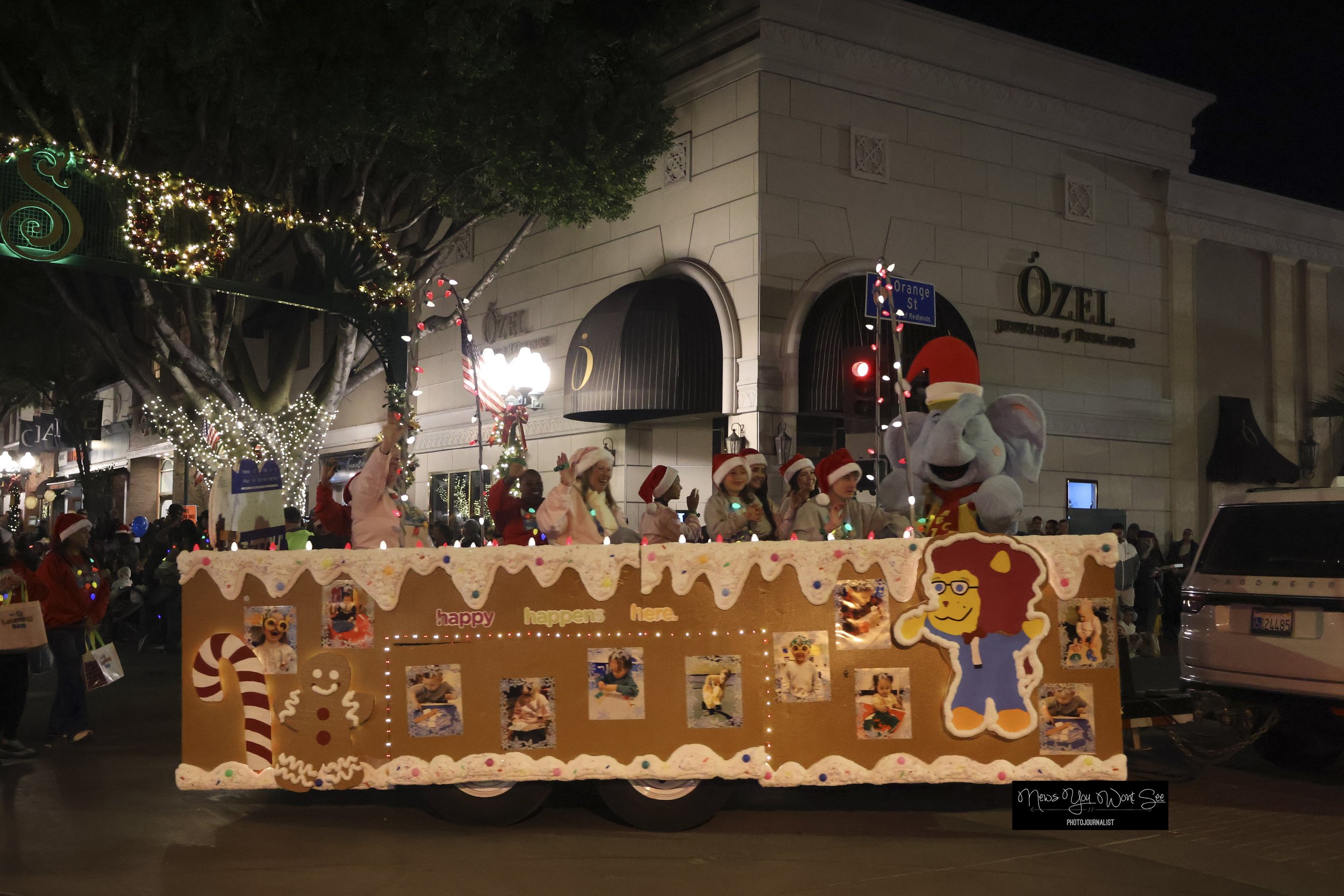  A float at the annual Christmas parade hosted by the Kiwanis Club of Redlands on Saturday, Dec. 6, 2025. (Photo by Brian Spears, Redlands Collective News) 