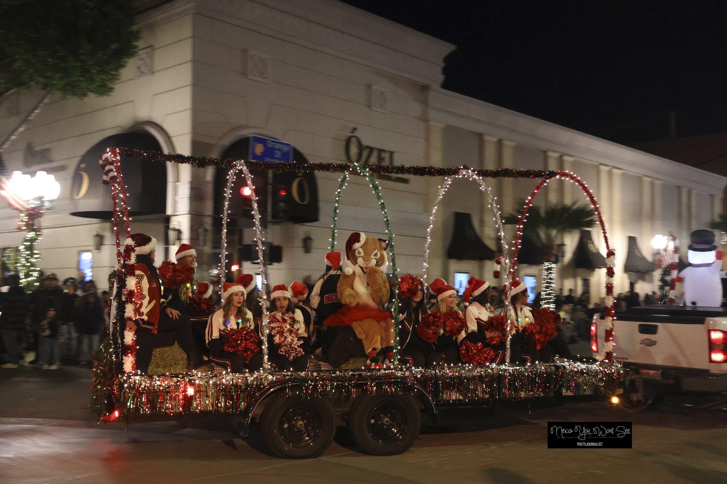  A float at the annual Christmas parade hosted by the Kiwanis Club of Redlands on Saturday, Dec. 6, 2025. (Photo by Brian Spears, Redlands Collective News) 