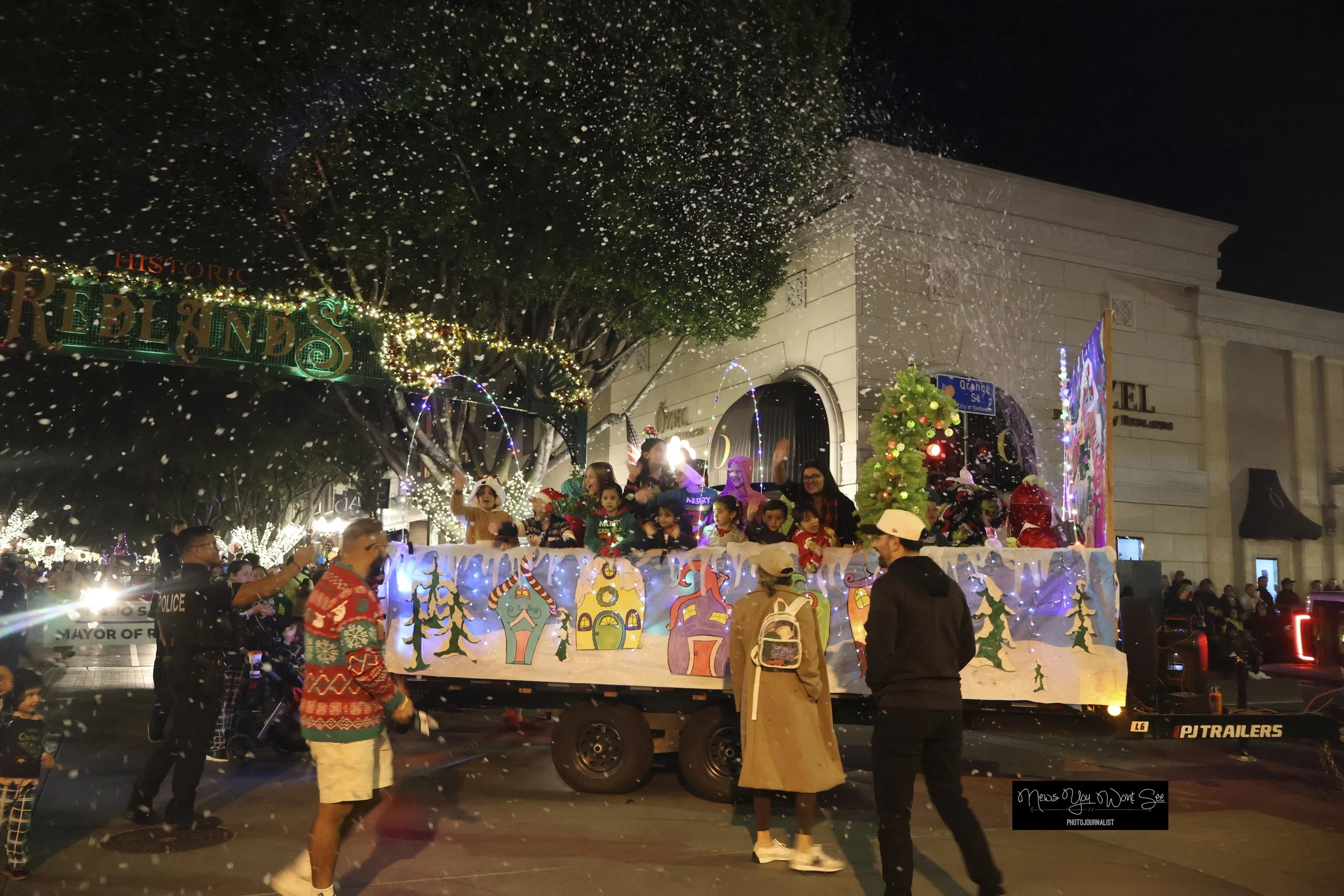  A float at the annual Christmas parade hosted by the Kiwanis Club of Redlands on Saturday, Dec. 6, 2025. (Photo by Brian Spears, Redlands Collective News) 