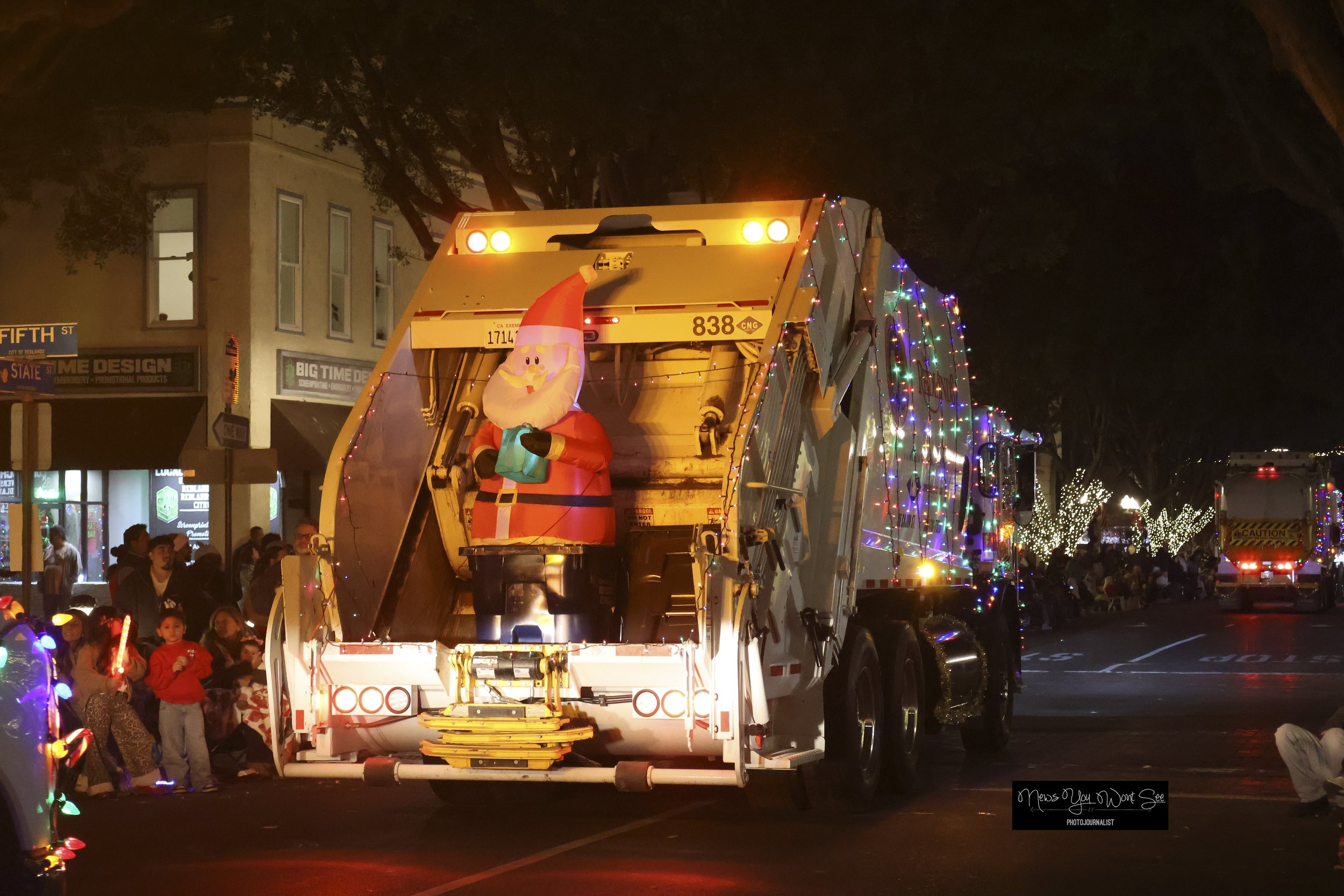  Santa sits in the back of a Redlands trash truck at the annual Christmas parade hosted by the Kiwanis Club of Redlands on Saturday, Dec. 6, 2025. (Photo by Brian Spears, Redlands Collective News) 